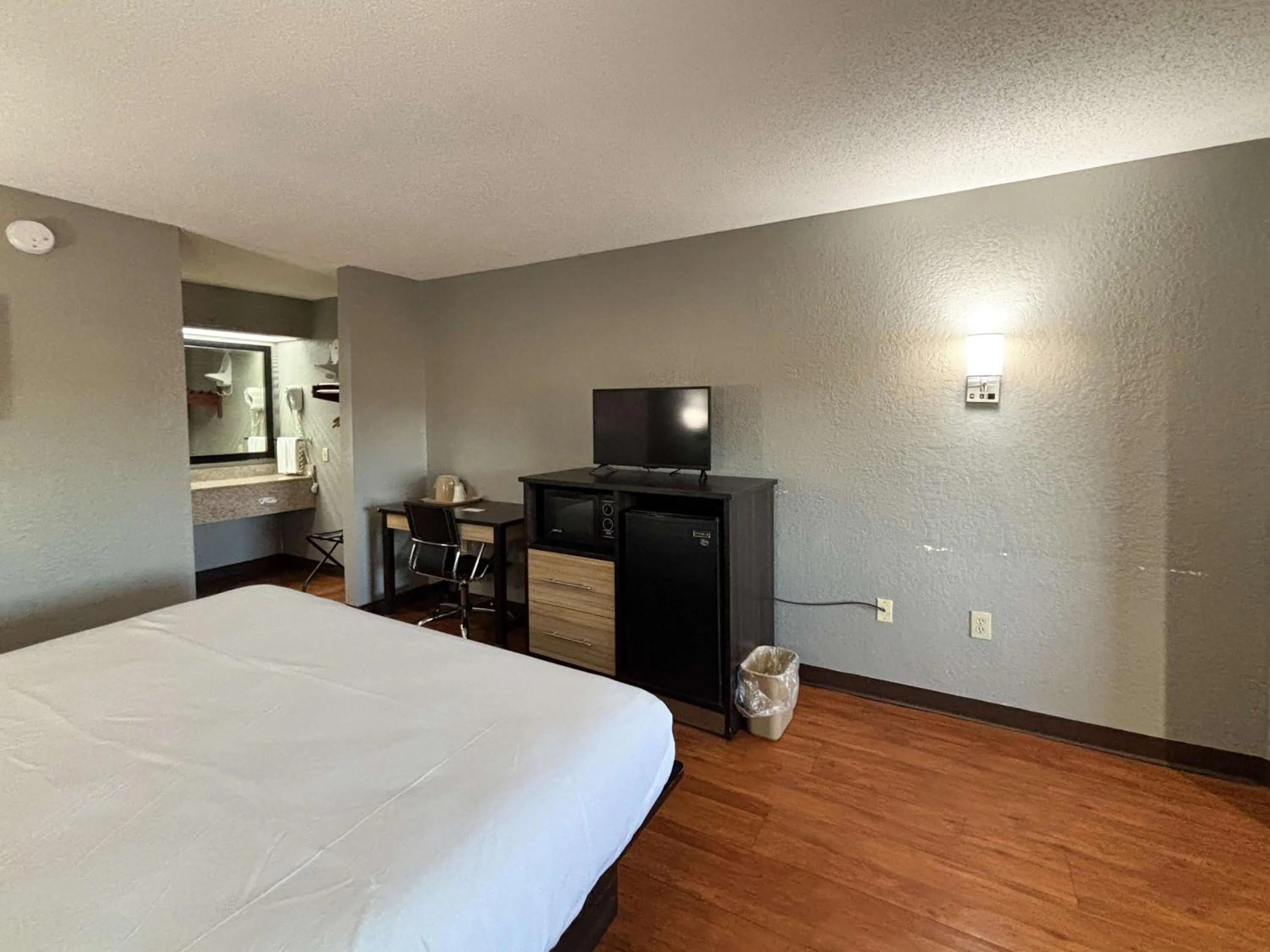 Bedroom, Bed in Motel 6 Prattville AL