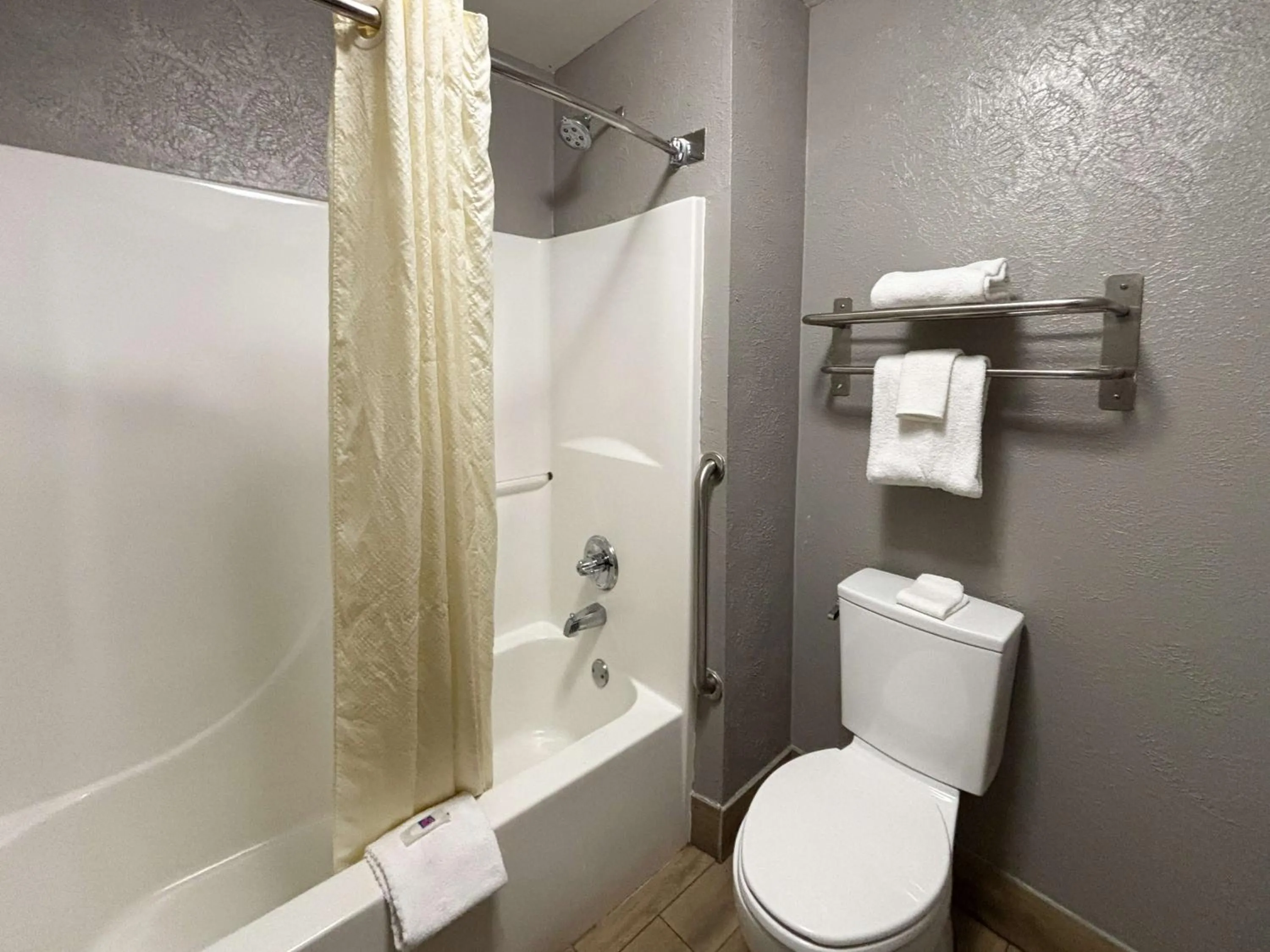 Bedroom in Motel 6 Prattville AL