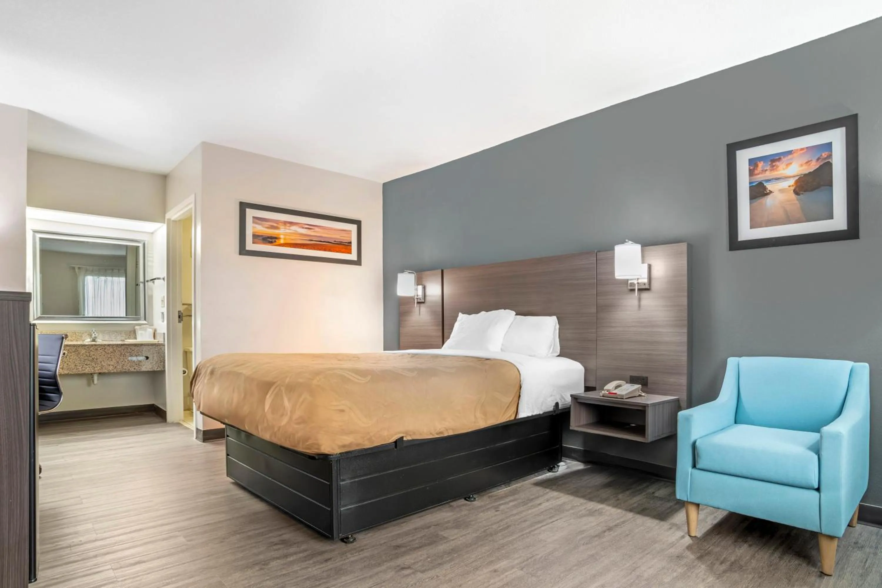 Bed in Quality Inn Foley - Gulf Shores North