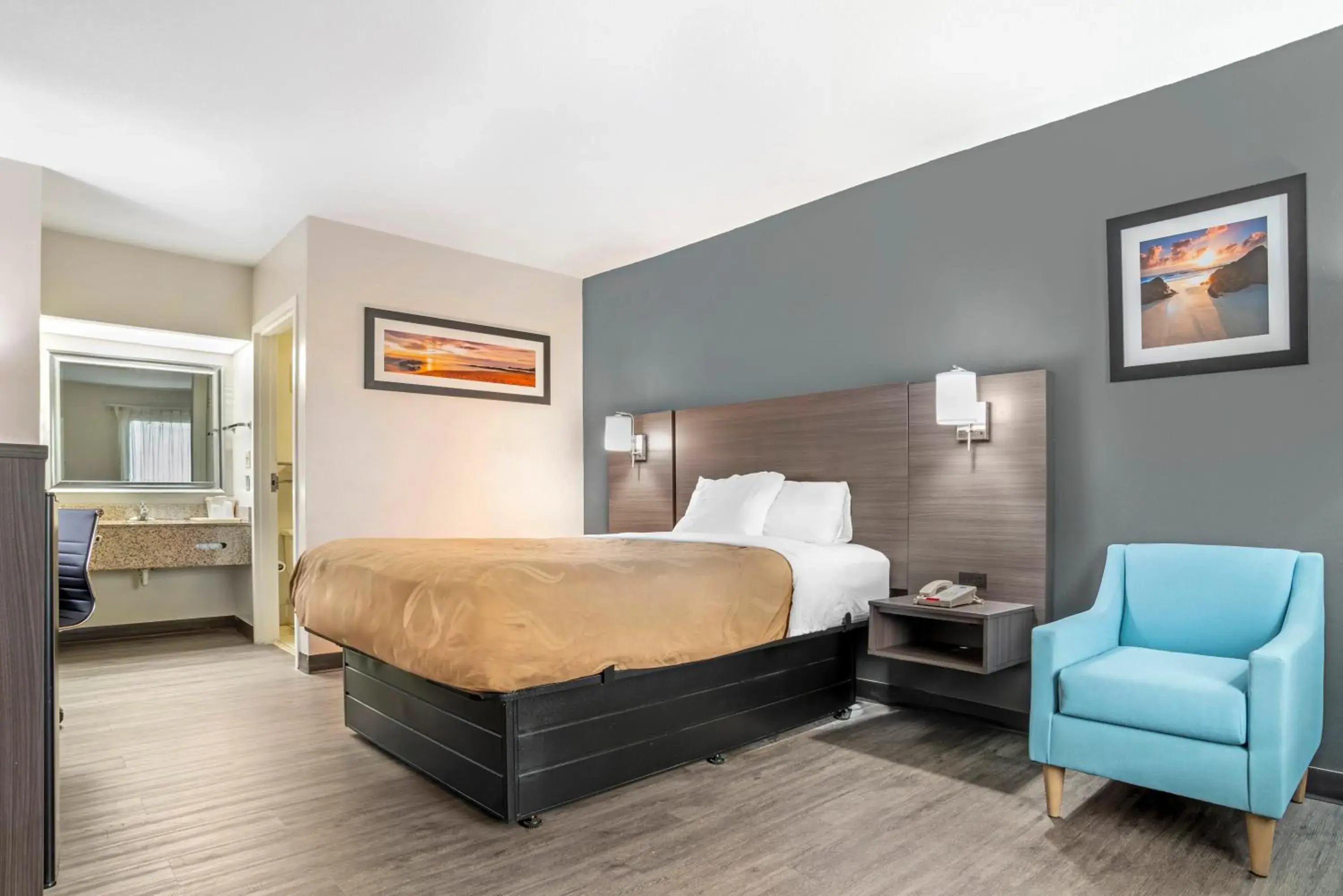 Queen Room - Non-Smoking in Quality Inn Queen Room - Non-Smoking in Quality Inn