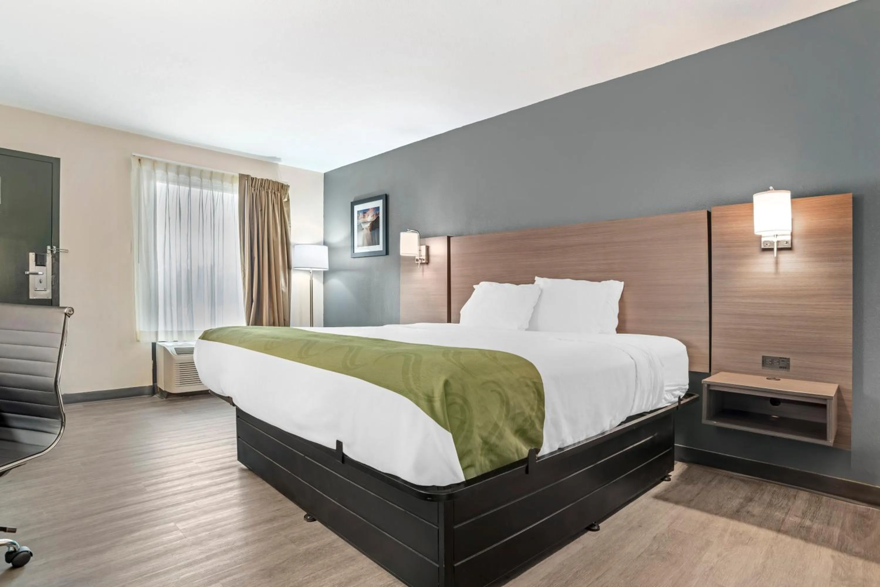 Bed in Quality Inn Foley - Gulf Shores North