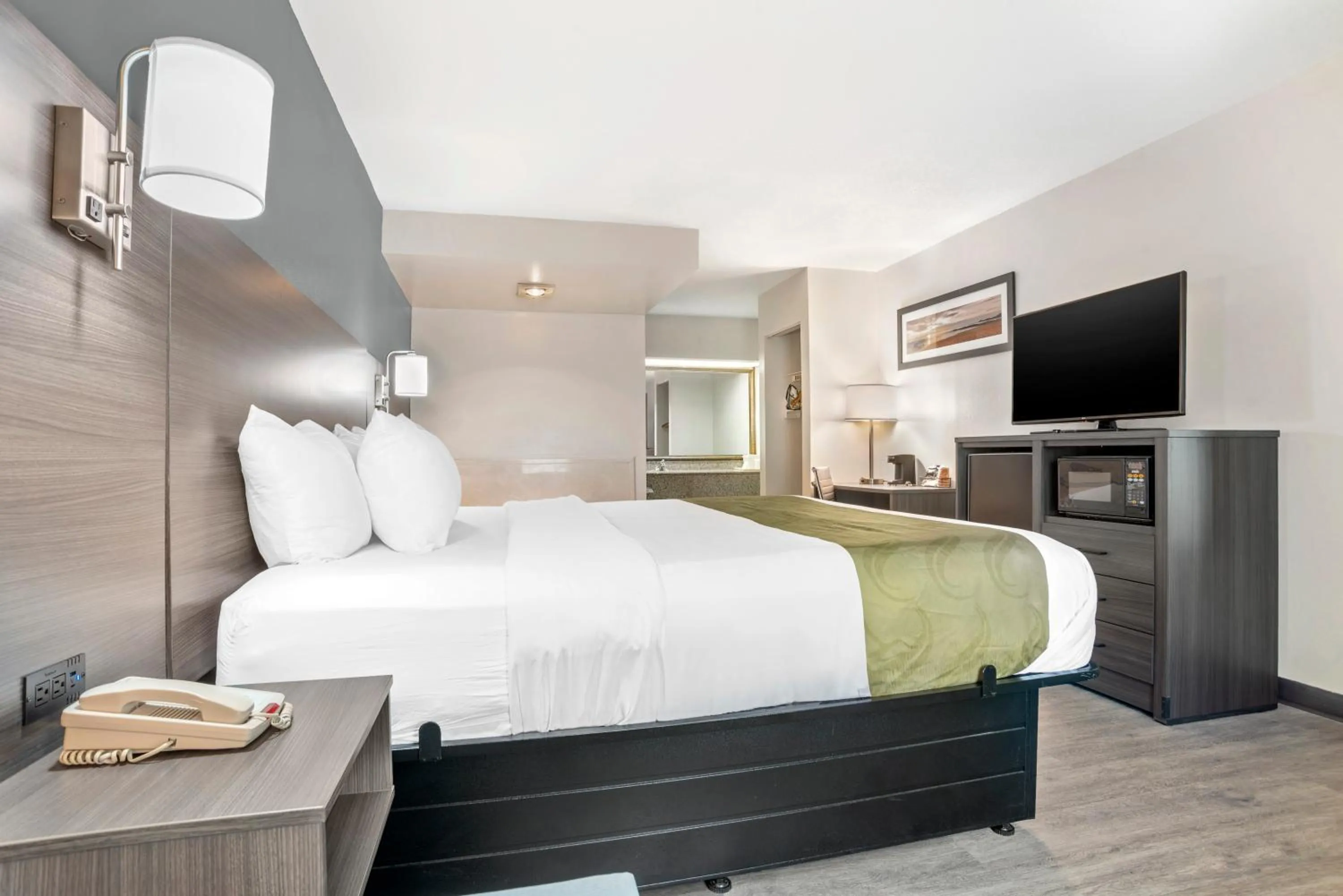 Bed in Quality Inn Foley - Gulf Shores North