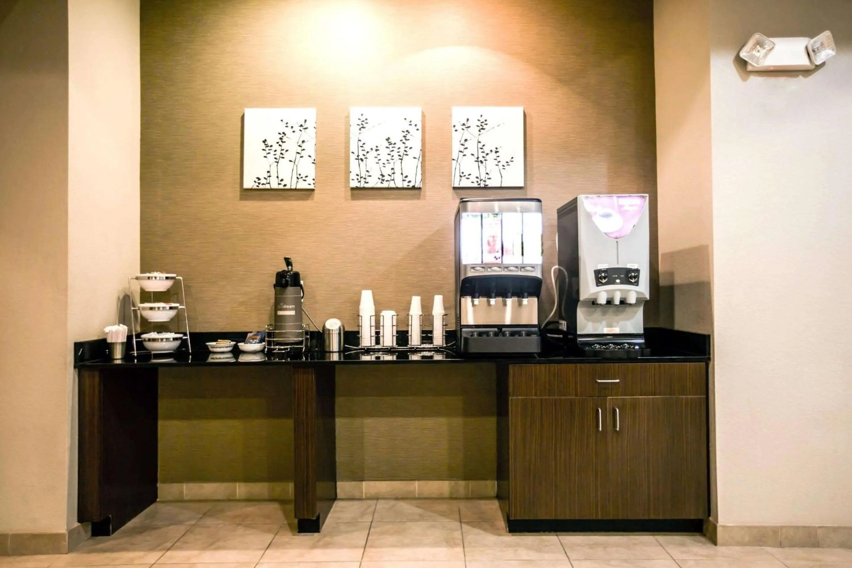 Restaurant/places to eat in Sleep Inn & Suites Marion - Military Institute