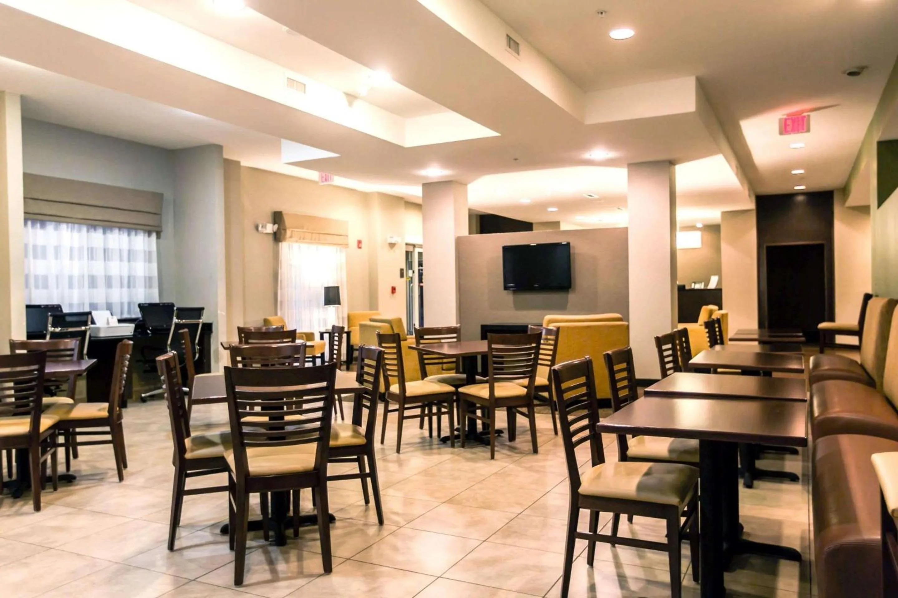 Restaurant/places to eat in Sleep Inn & Suites Marion - Military Institute