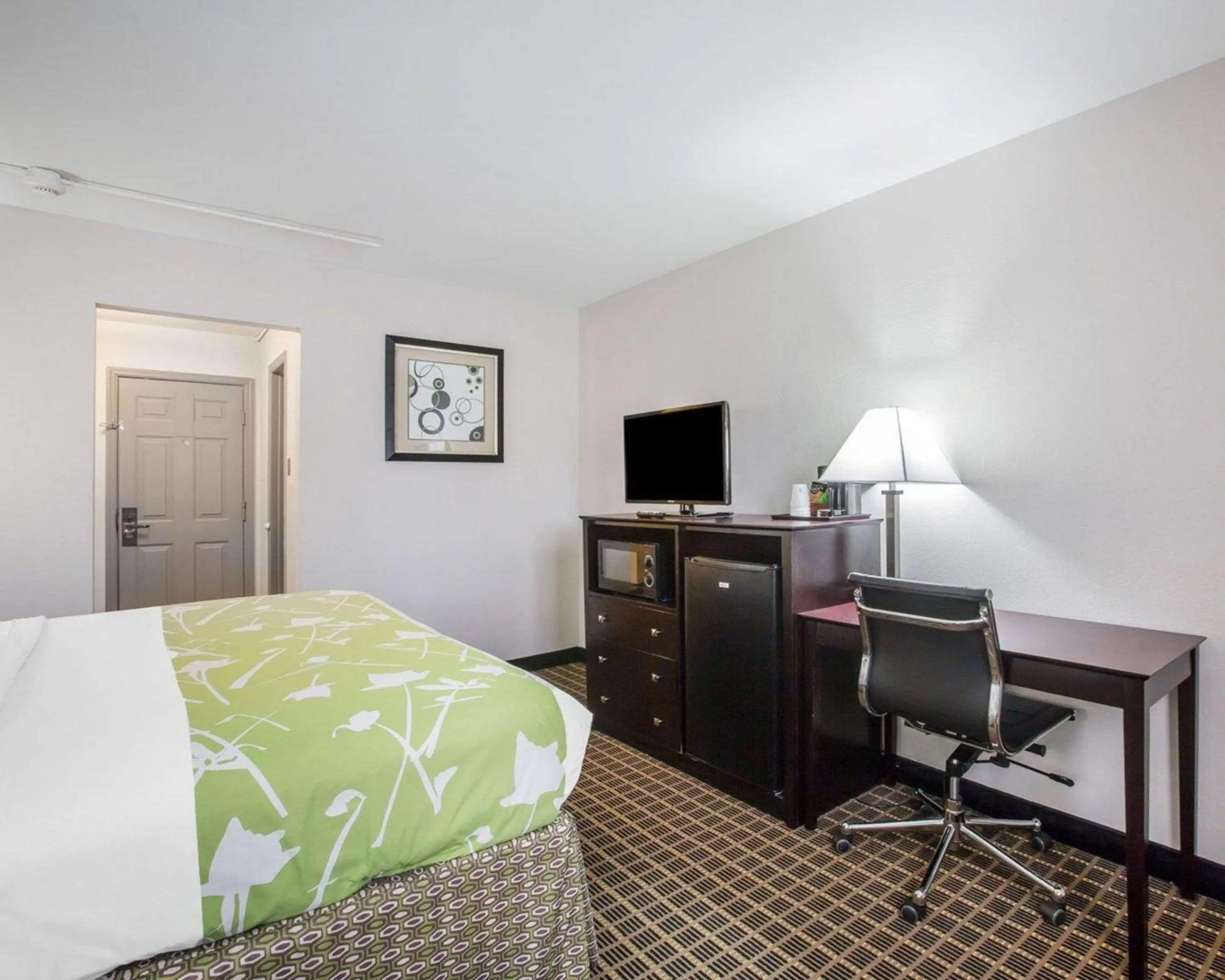 Photo of the whole room, Bed in Econo Lodge Birmingham - Hoover