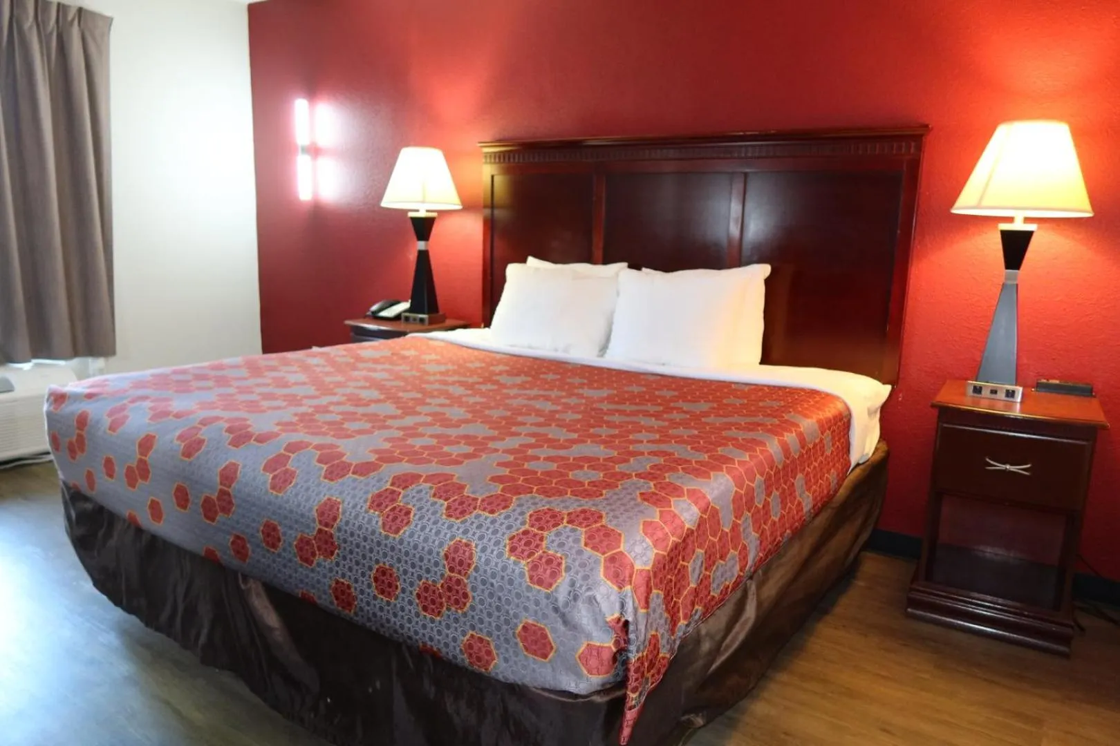 Bedroom, Bed in Econo Lodge Inn & Suites Evergreen