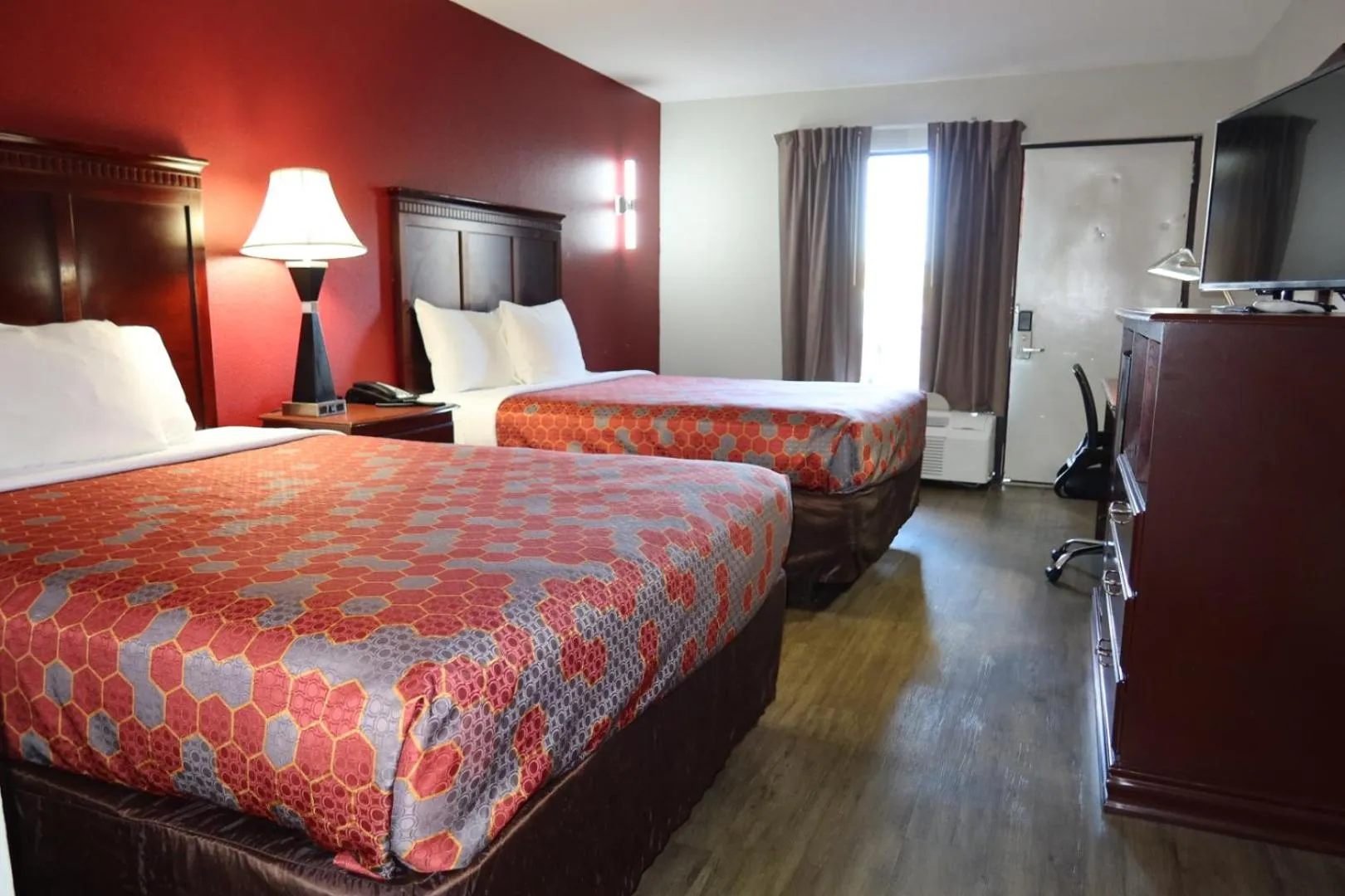 Bedroom, Bed in Econo Lodge Inn & Suites Evergreen