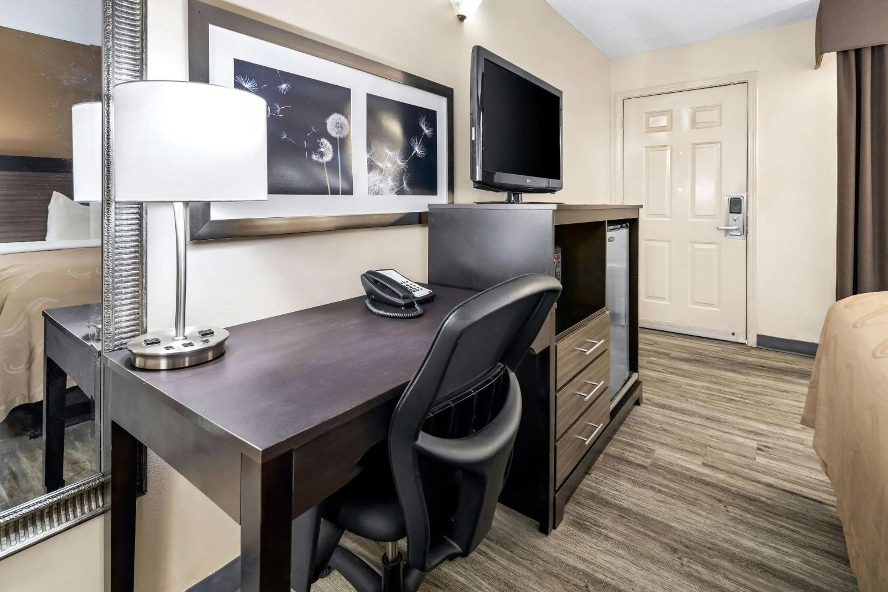 Bedroom in Quality Inn Decatur River City