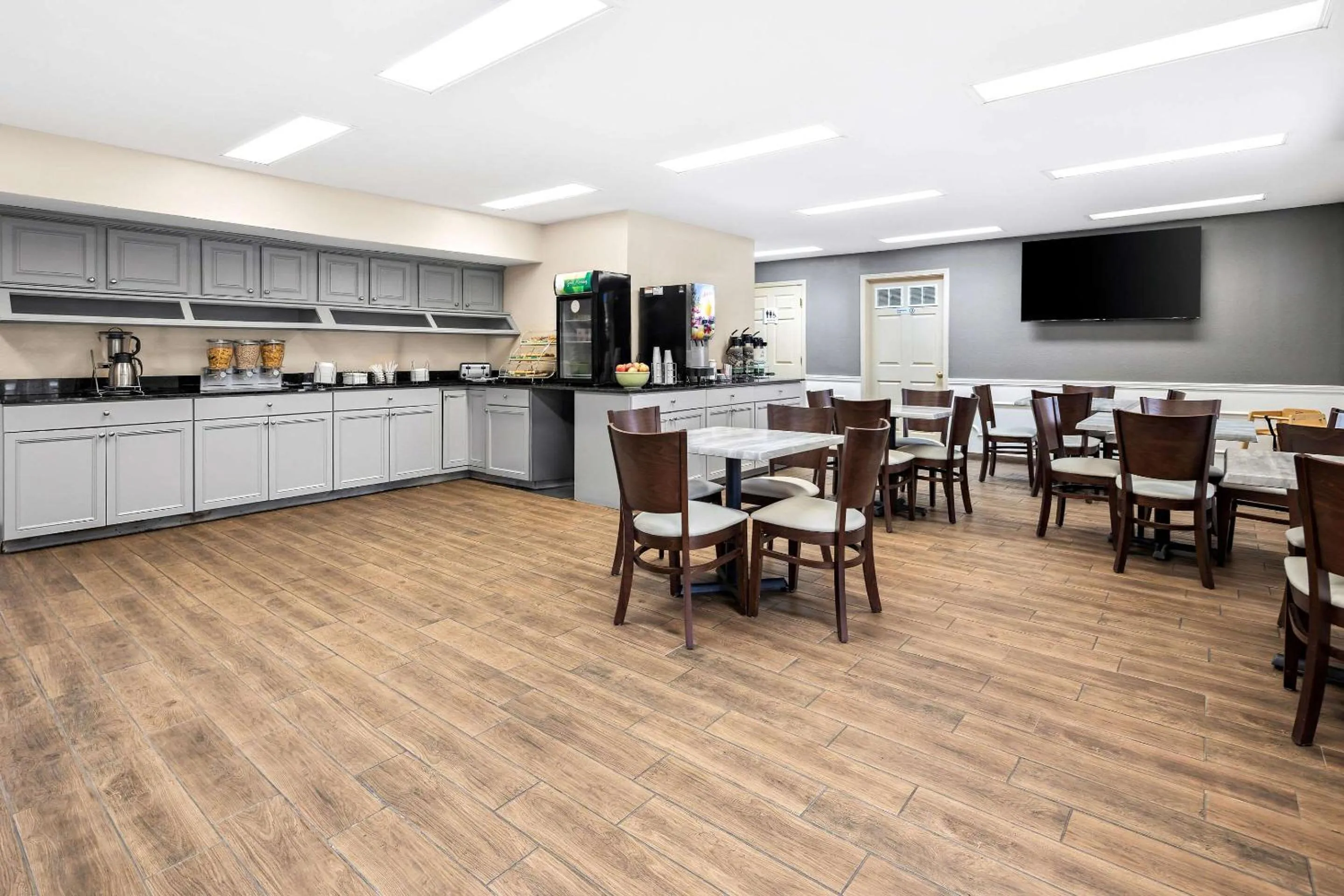 Breakfast in Quality Inn Decatur River City