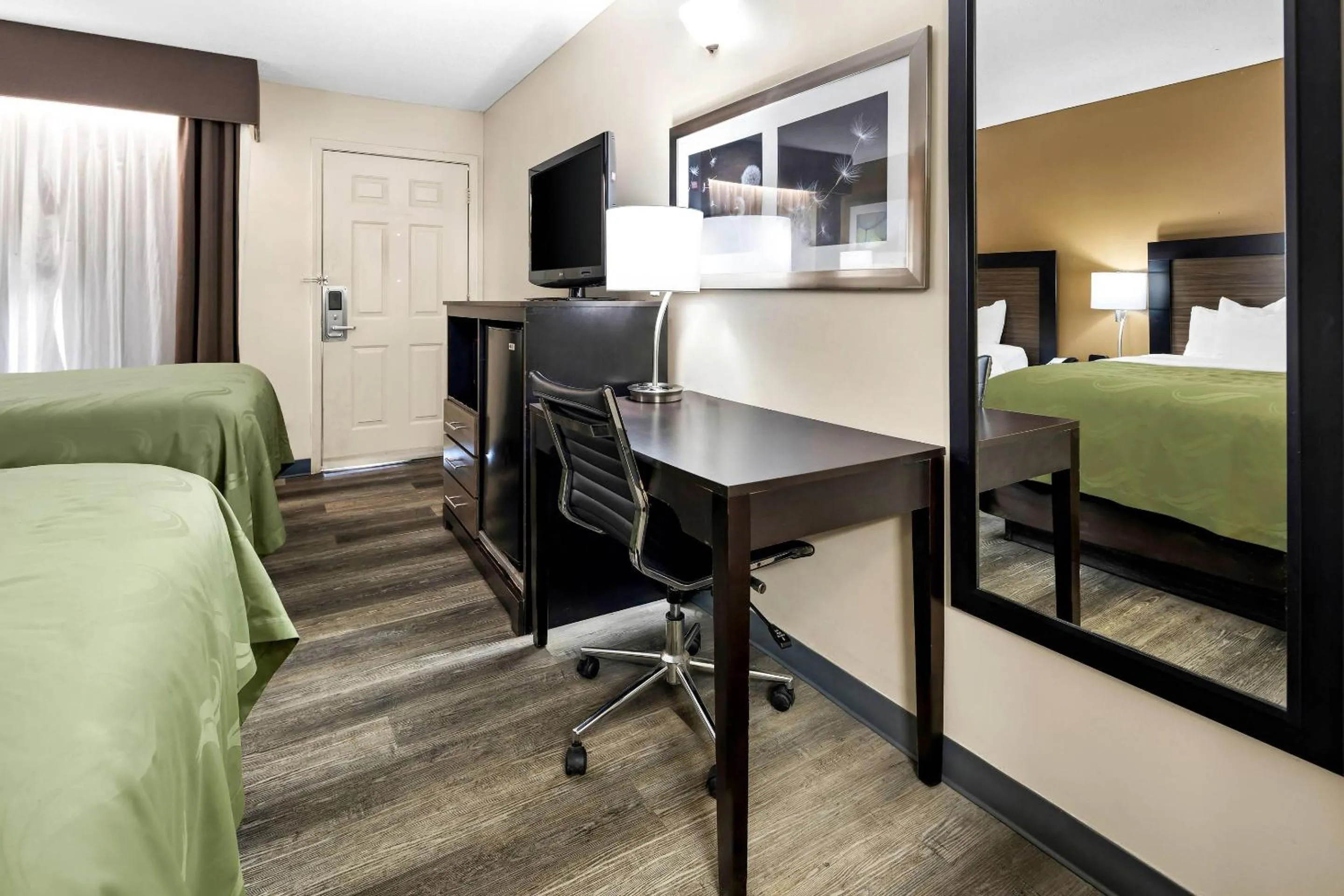 Bedroom, Bed in Quality Inn Decatur River City