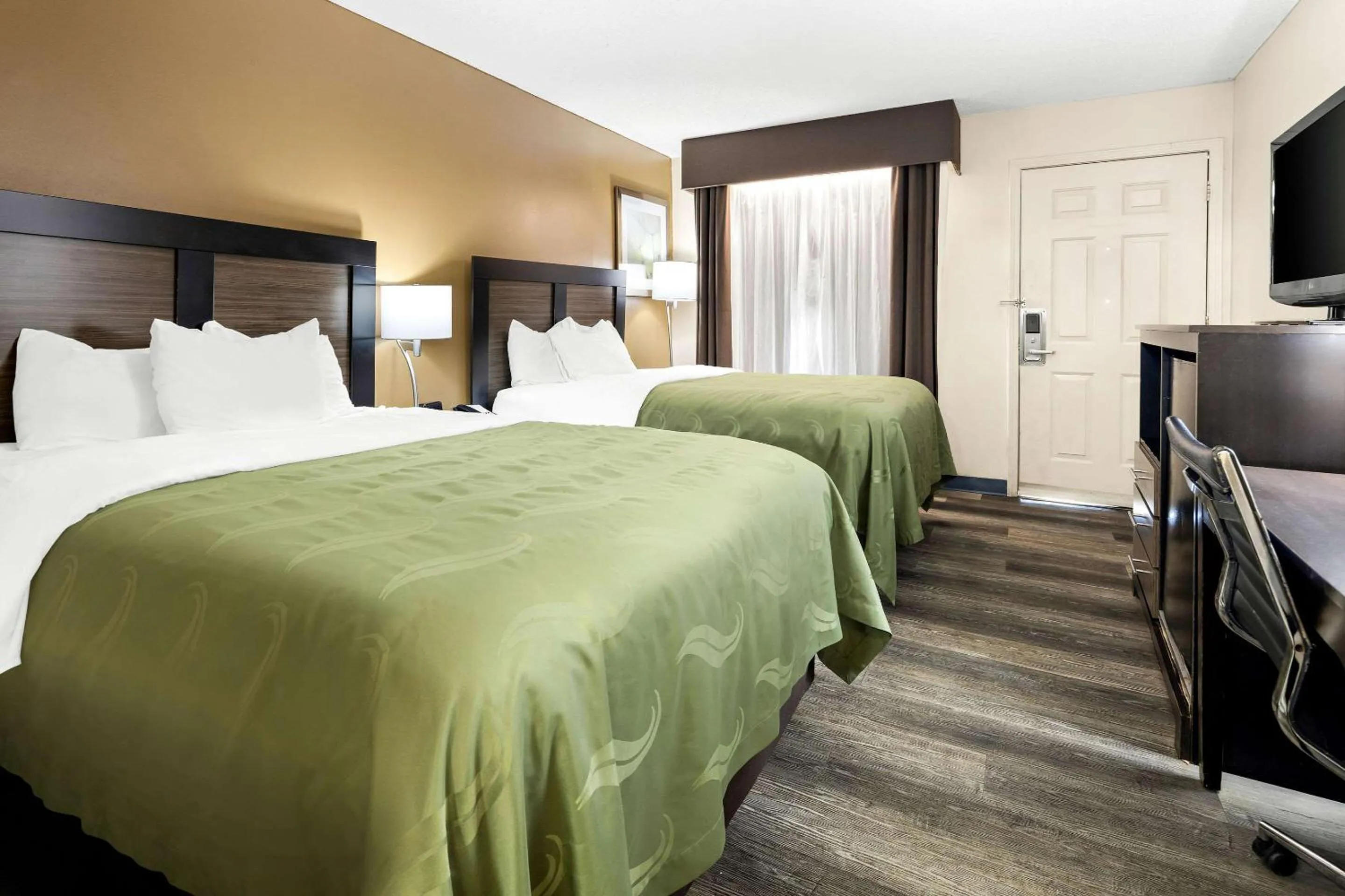 Bedroom, Bed in Quality Inn Decatur River City