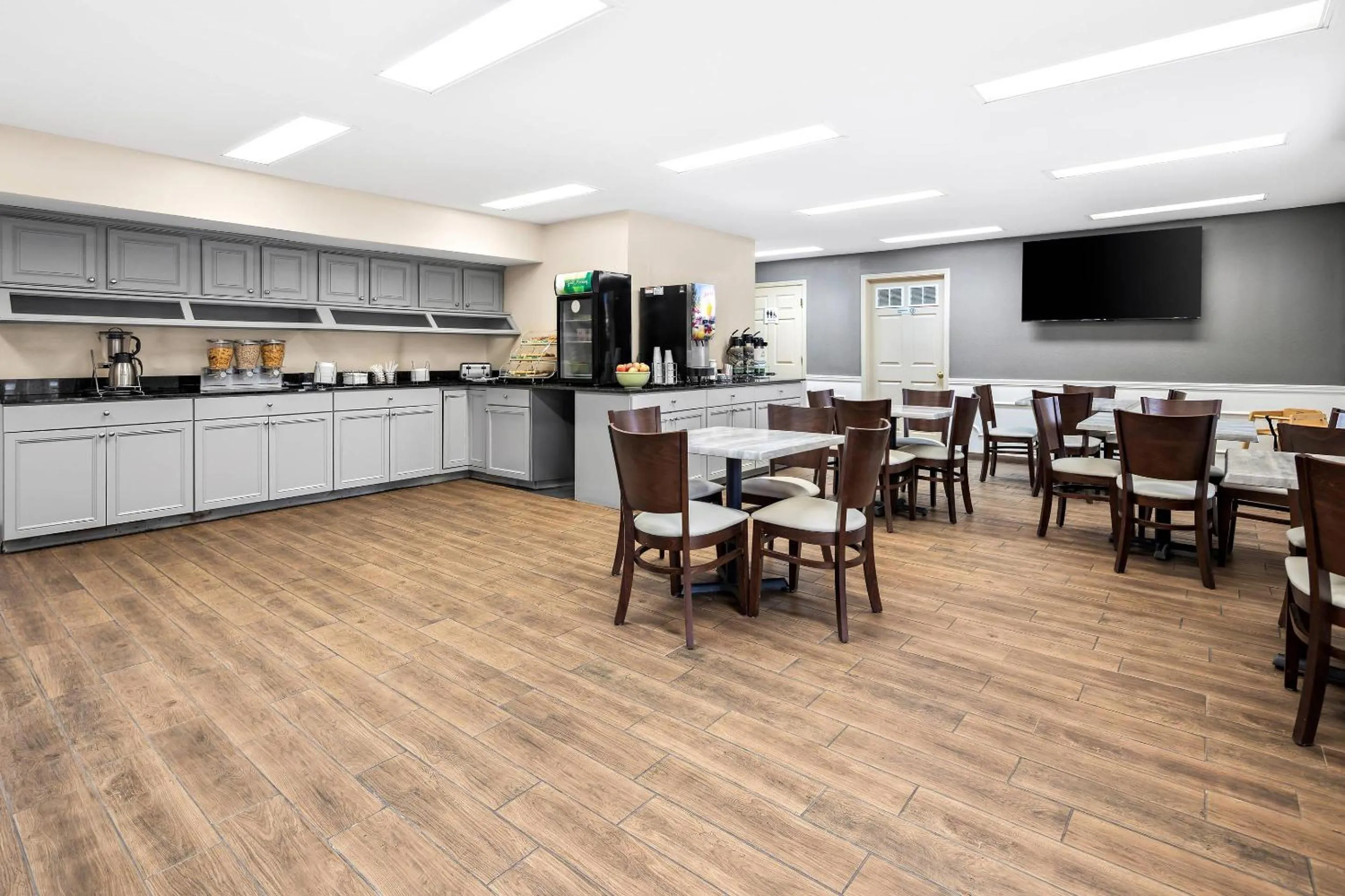 Breakfast in Quality Inn Decatur River City