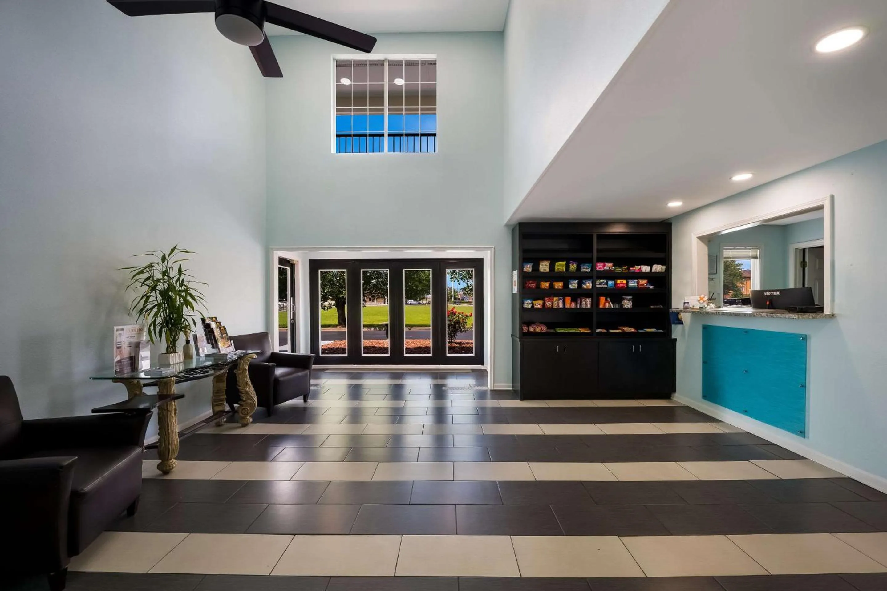 Lobby or reception in Boutique Style Quality Inn Oxford Anniston I-20