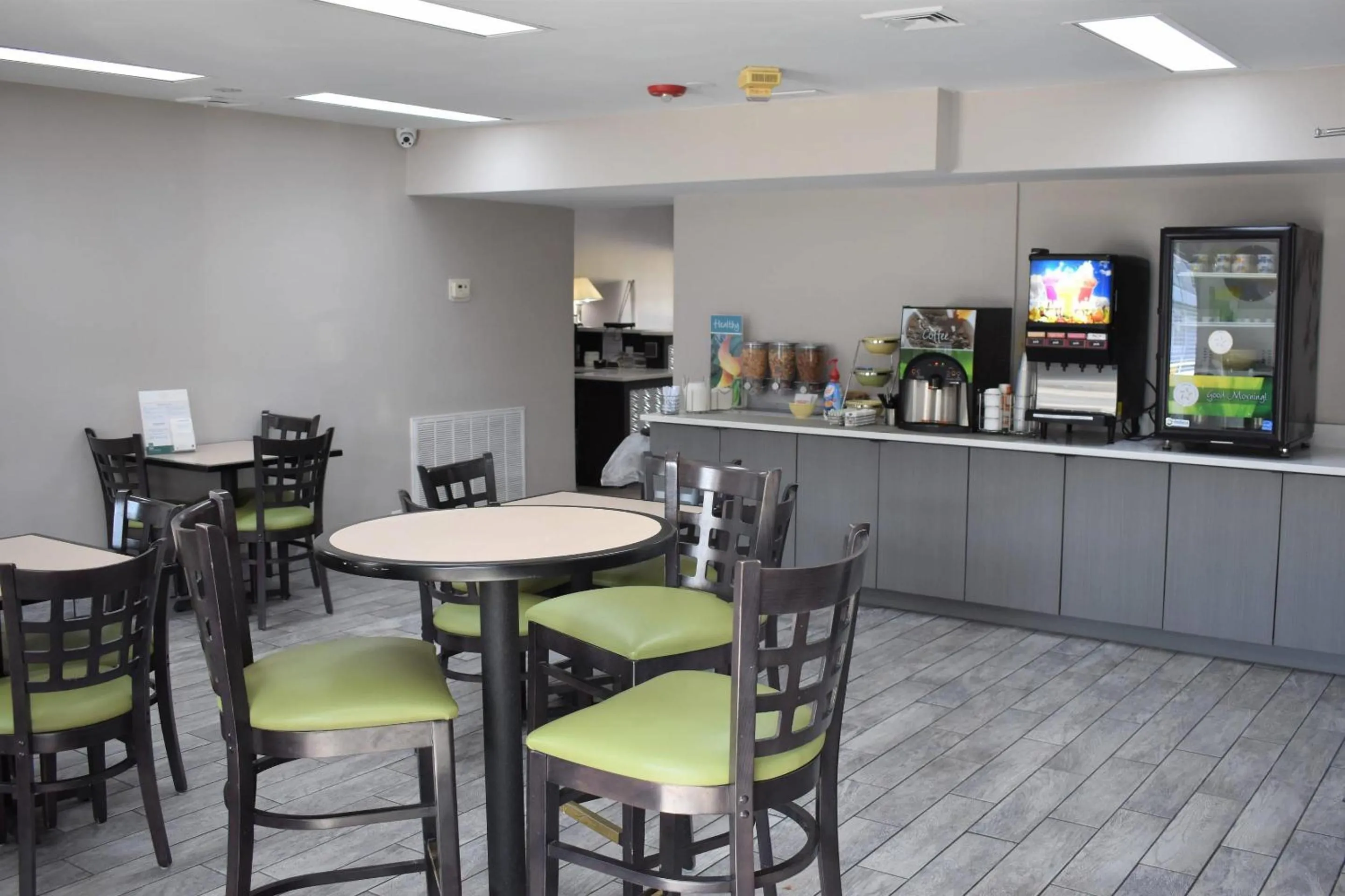 Breakfast in Quality Inn Scottsboro US-72-Lake Guntersville Area