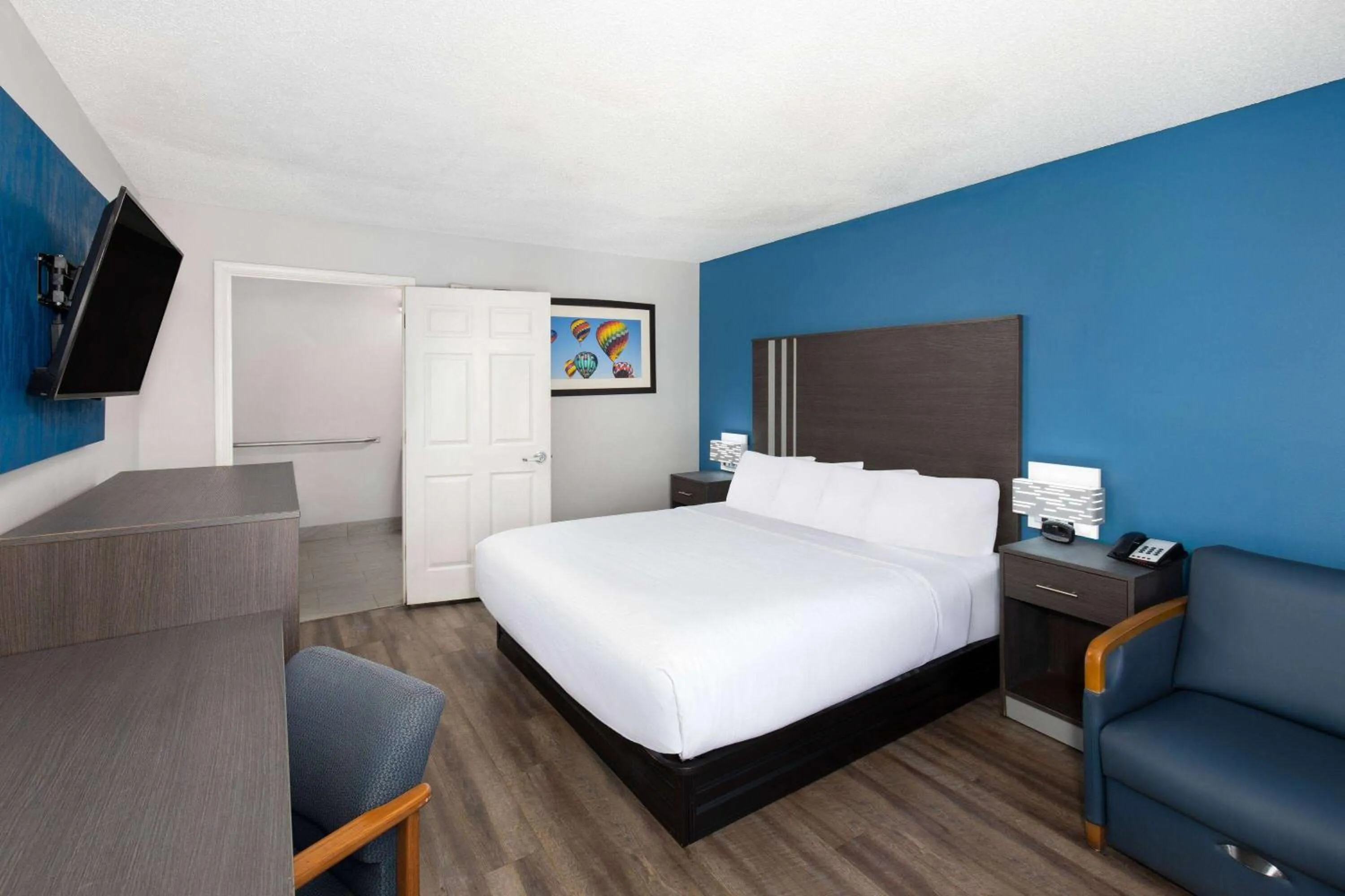Photo of the whole room, Bed in Baymont by Wyndham Selma