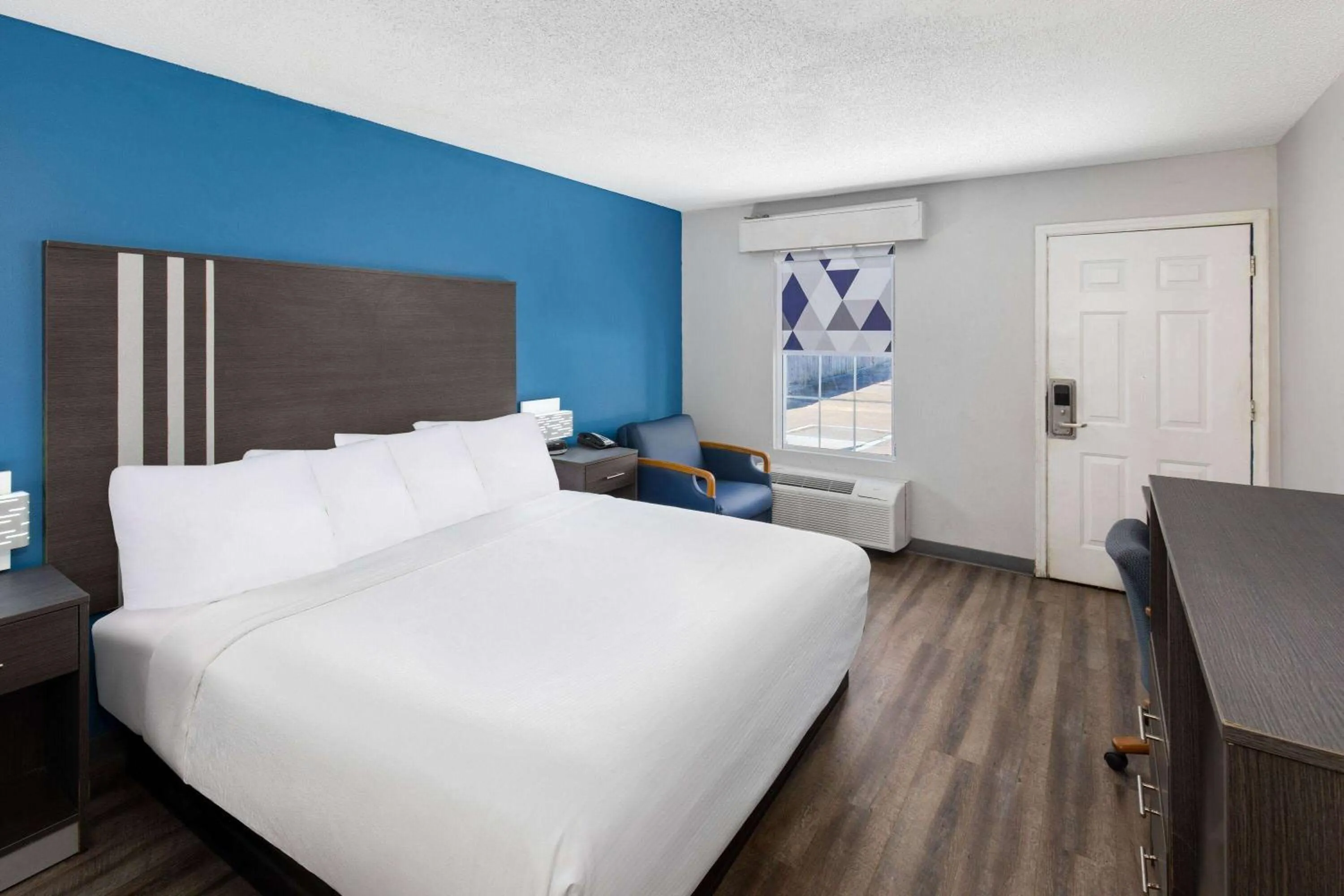 Photo of the whole room, Bed in Baymont by Wyndham Selma