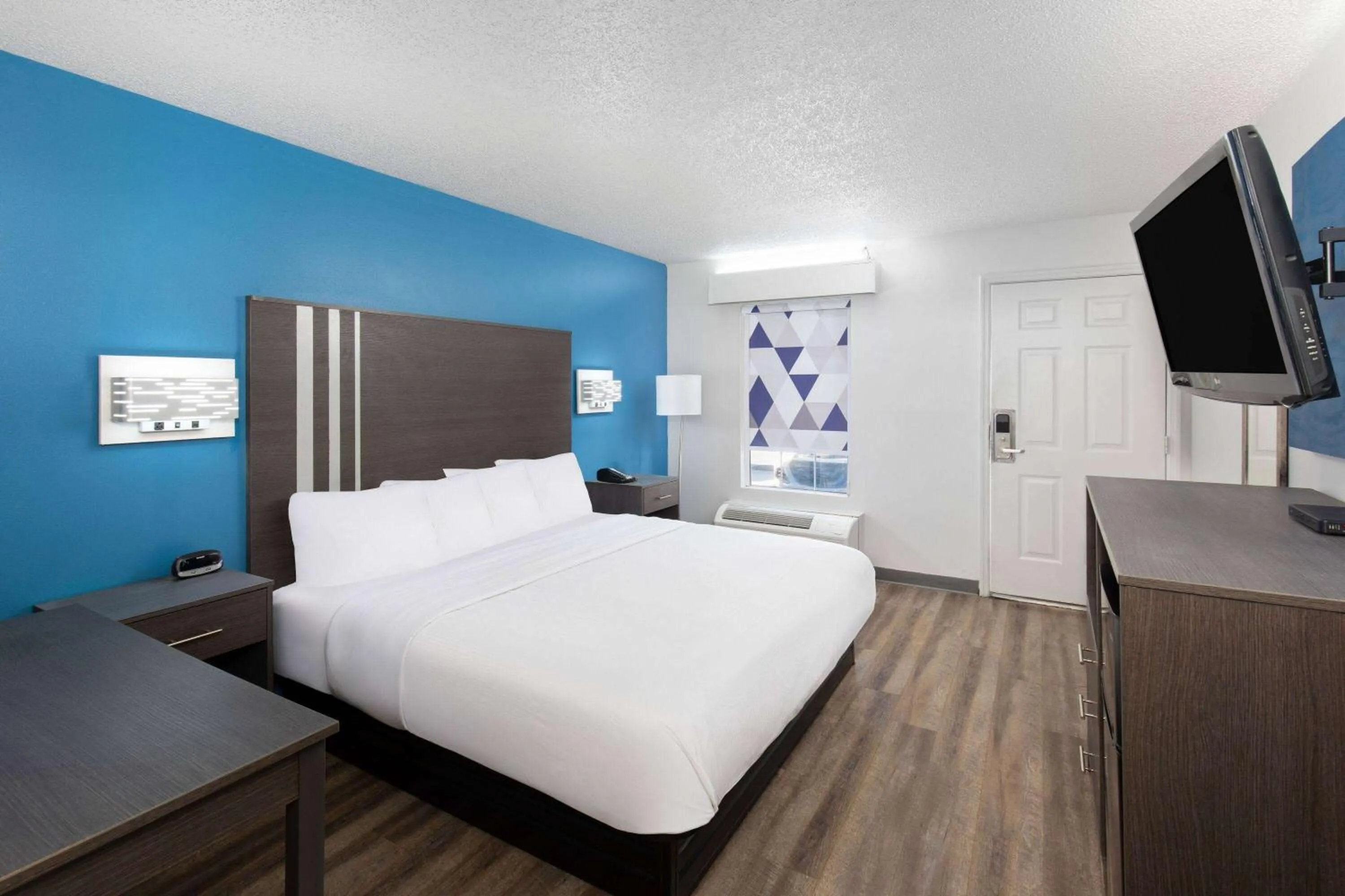 Photo of the whole room, Bed in Baymont by Wyndham Selma