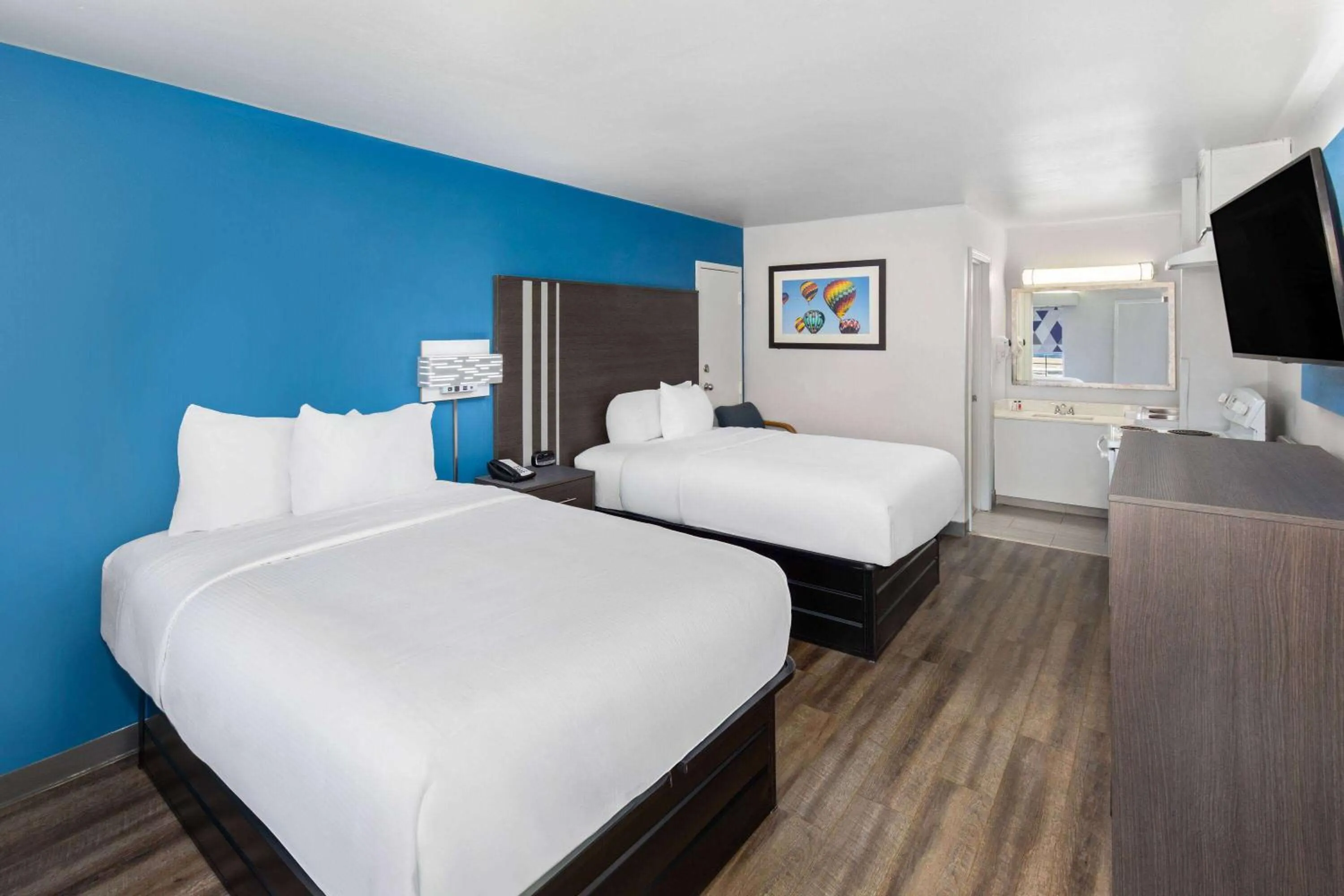 Photo of the whole room, Bed in Baymont by Wyndham Selma