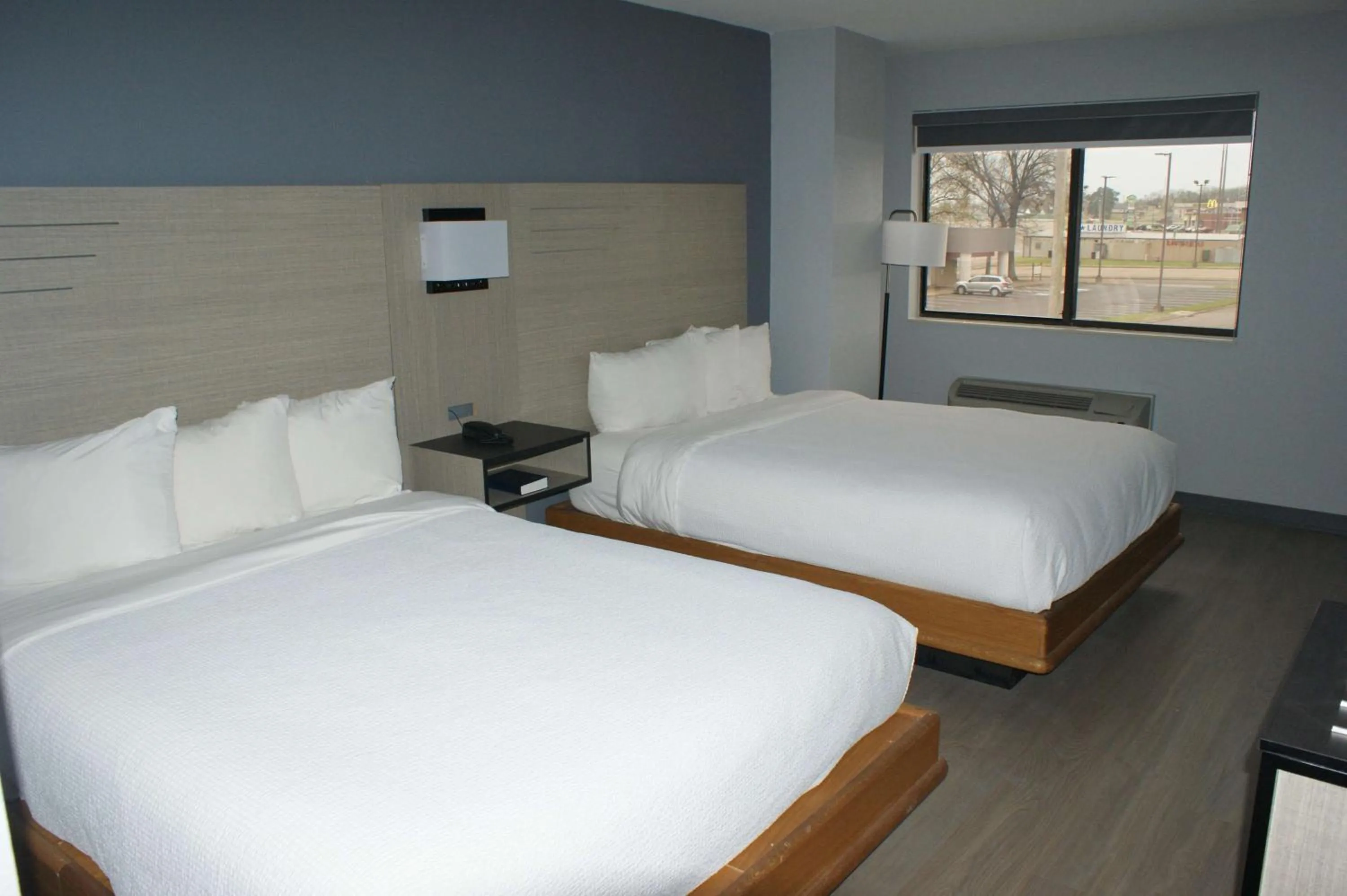 Bedroom in Sonesta Essential Van Buren-Fort Smith