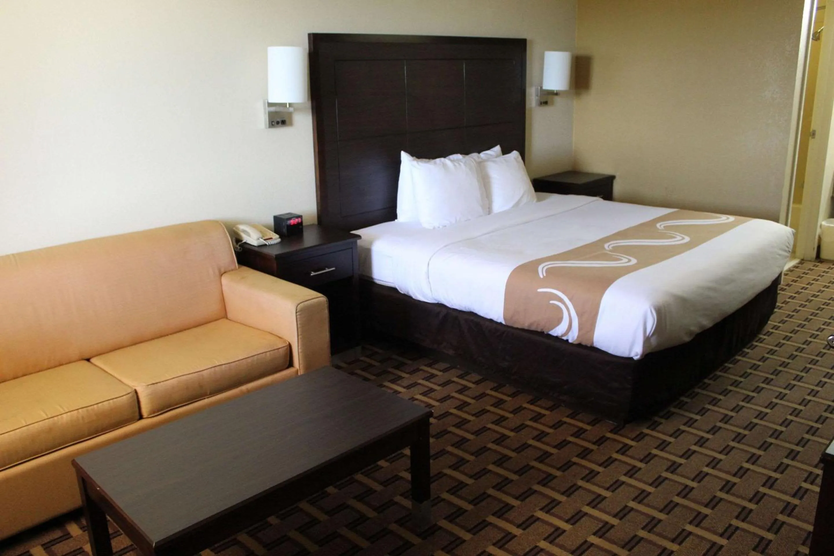 Bedroom in Quality Inn Conway - Greenbrier