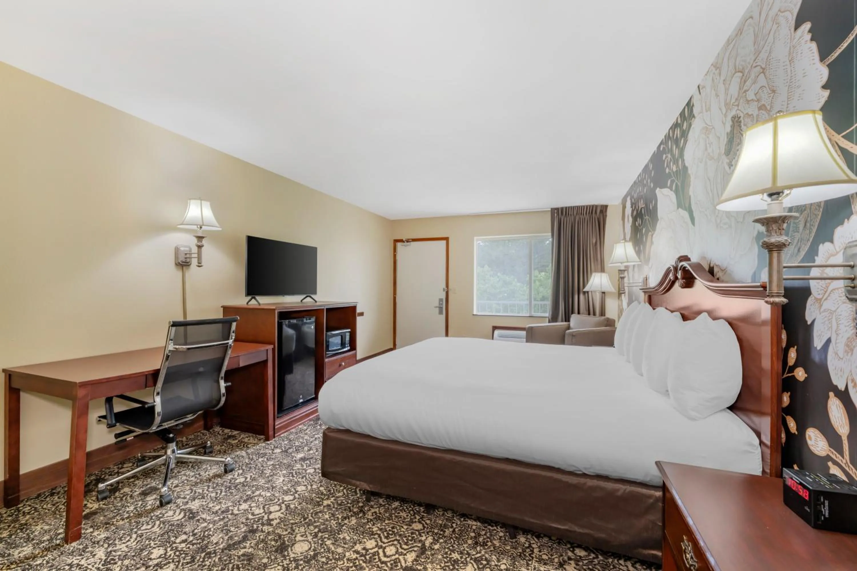 Bed in Quality Inn Eureka Springs South