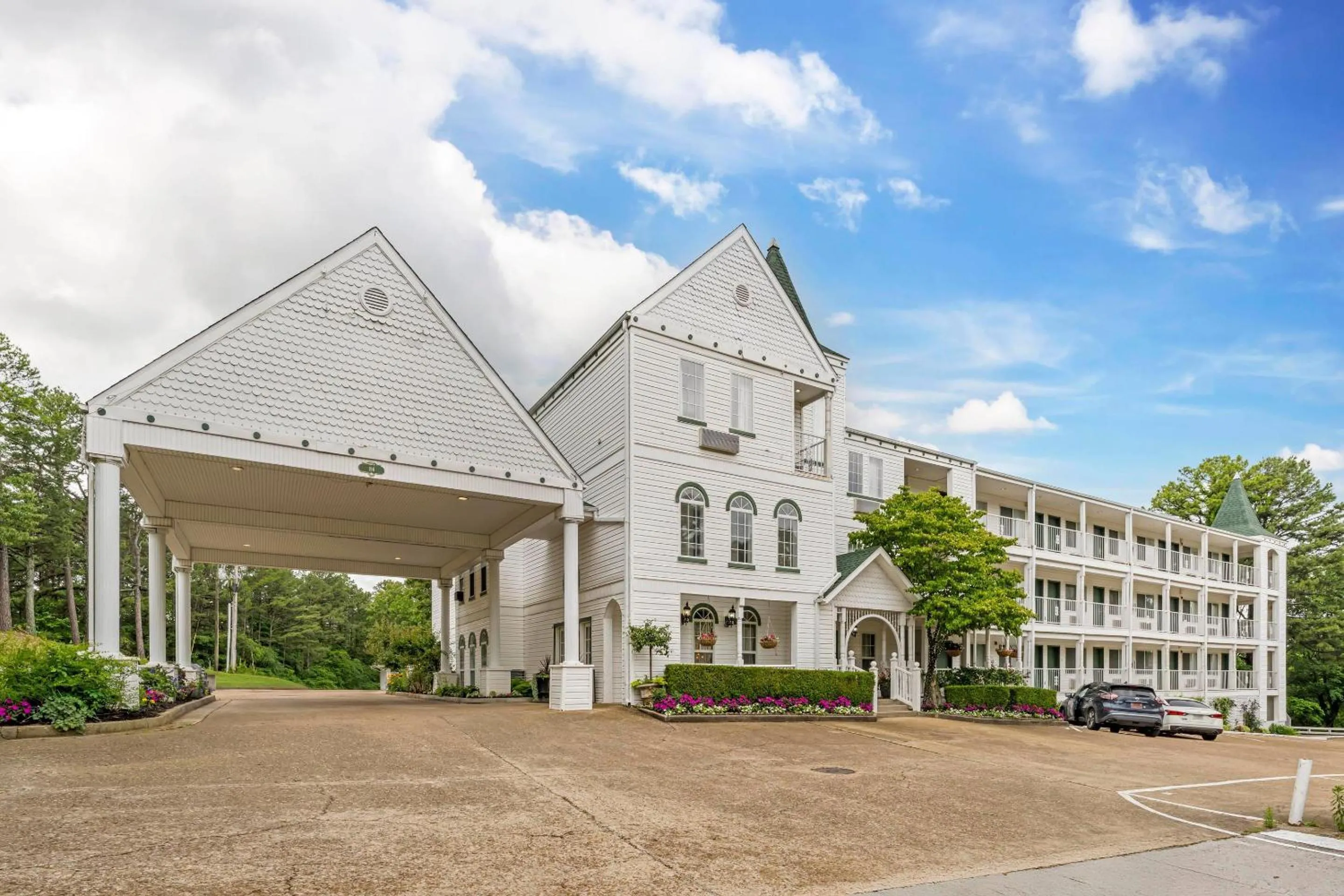 Property building in Quality Inn Eureka Springs South