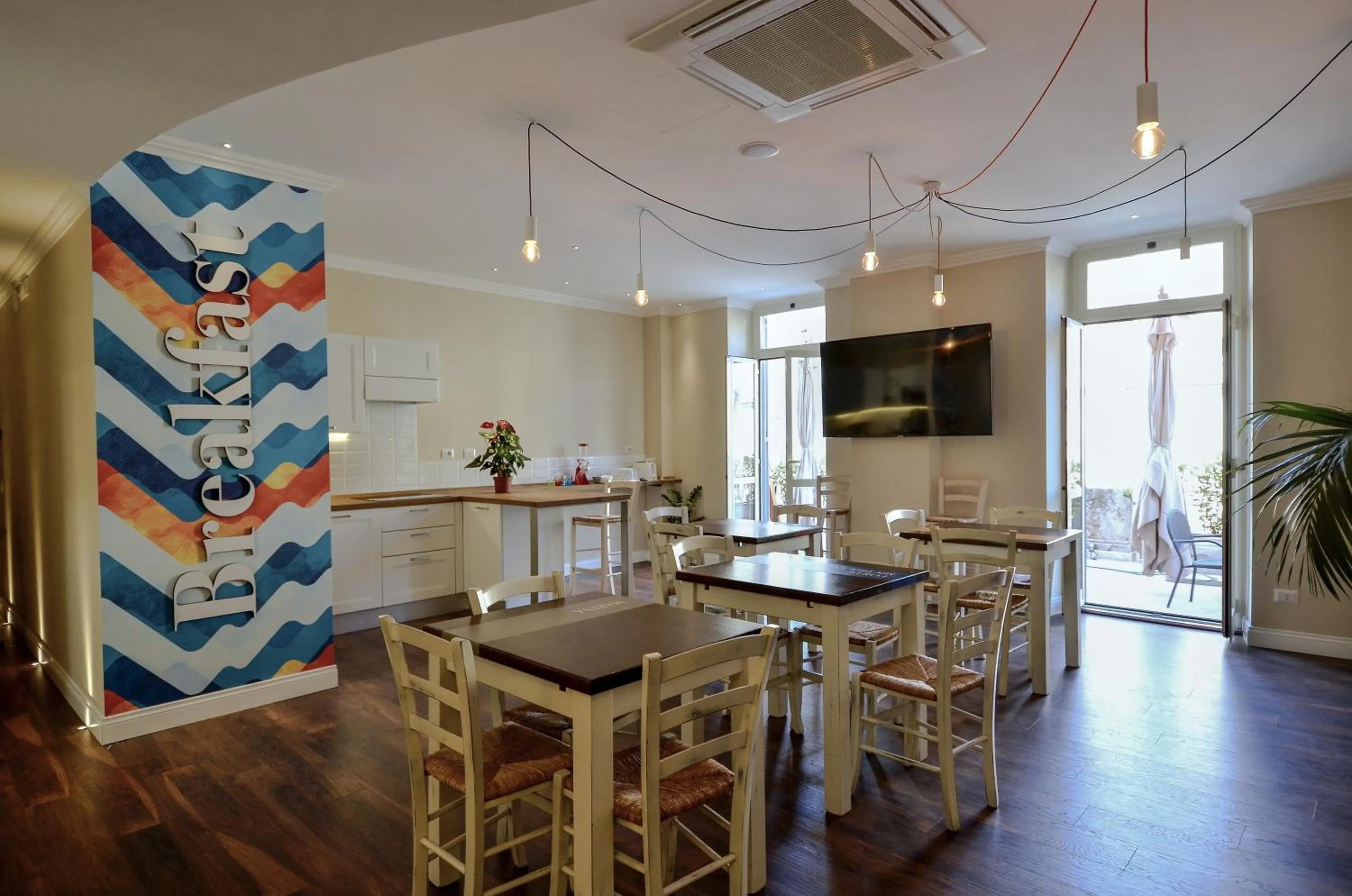 Restaurant/places to eat in 7 Bell's House