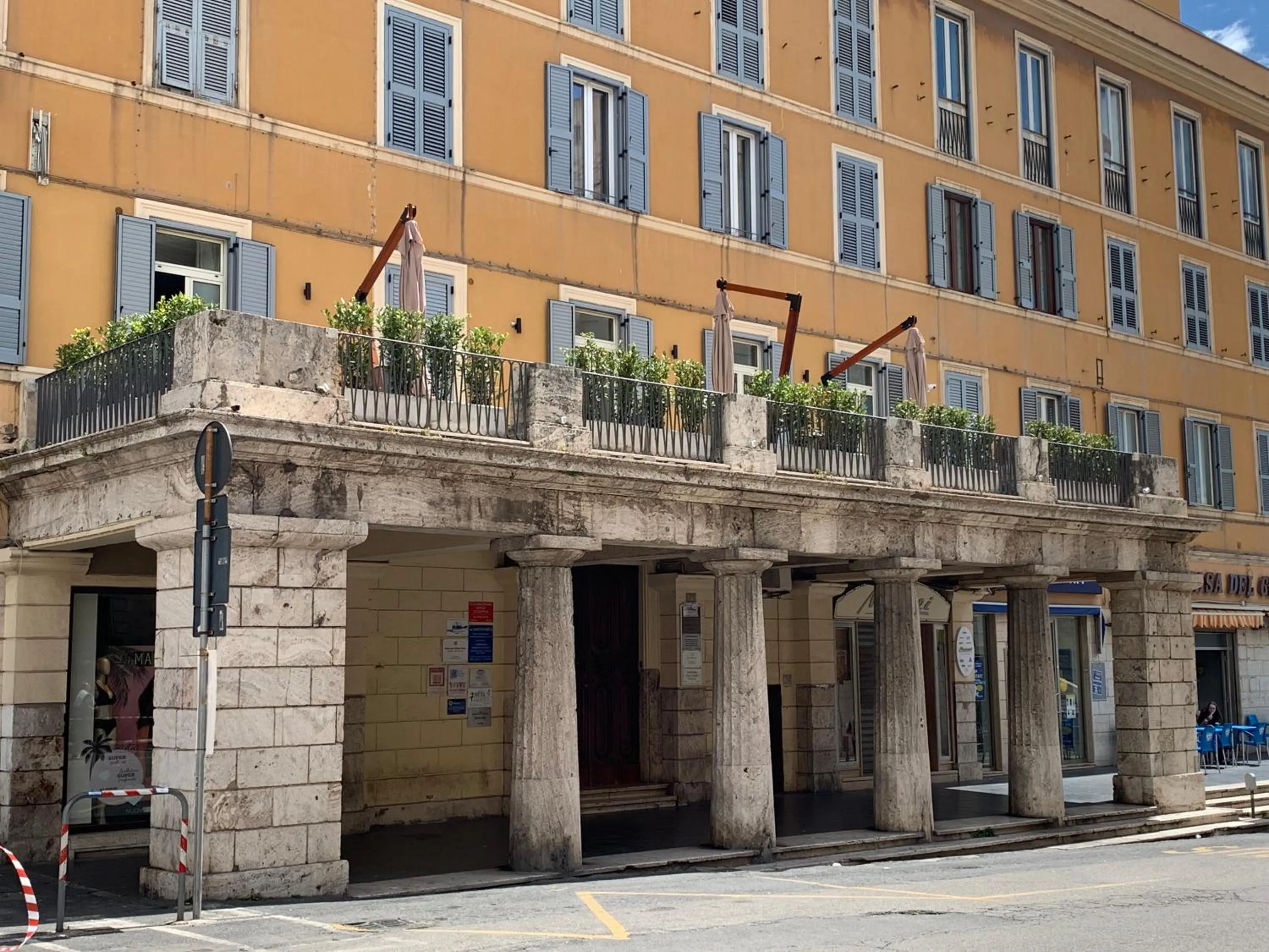 Property building in 7 Bell's House