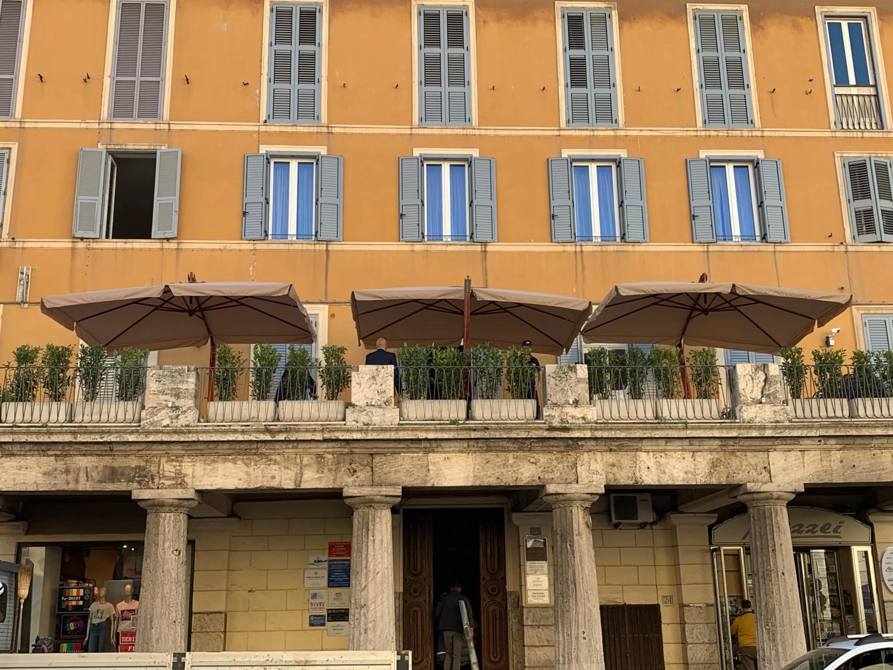 Facade/entrance in 7 Bell's House