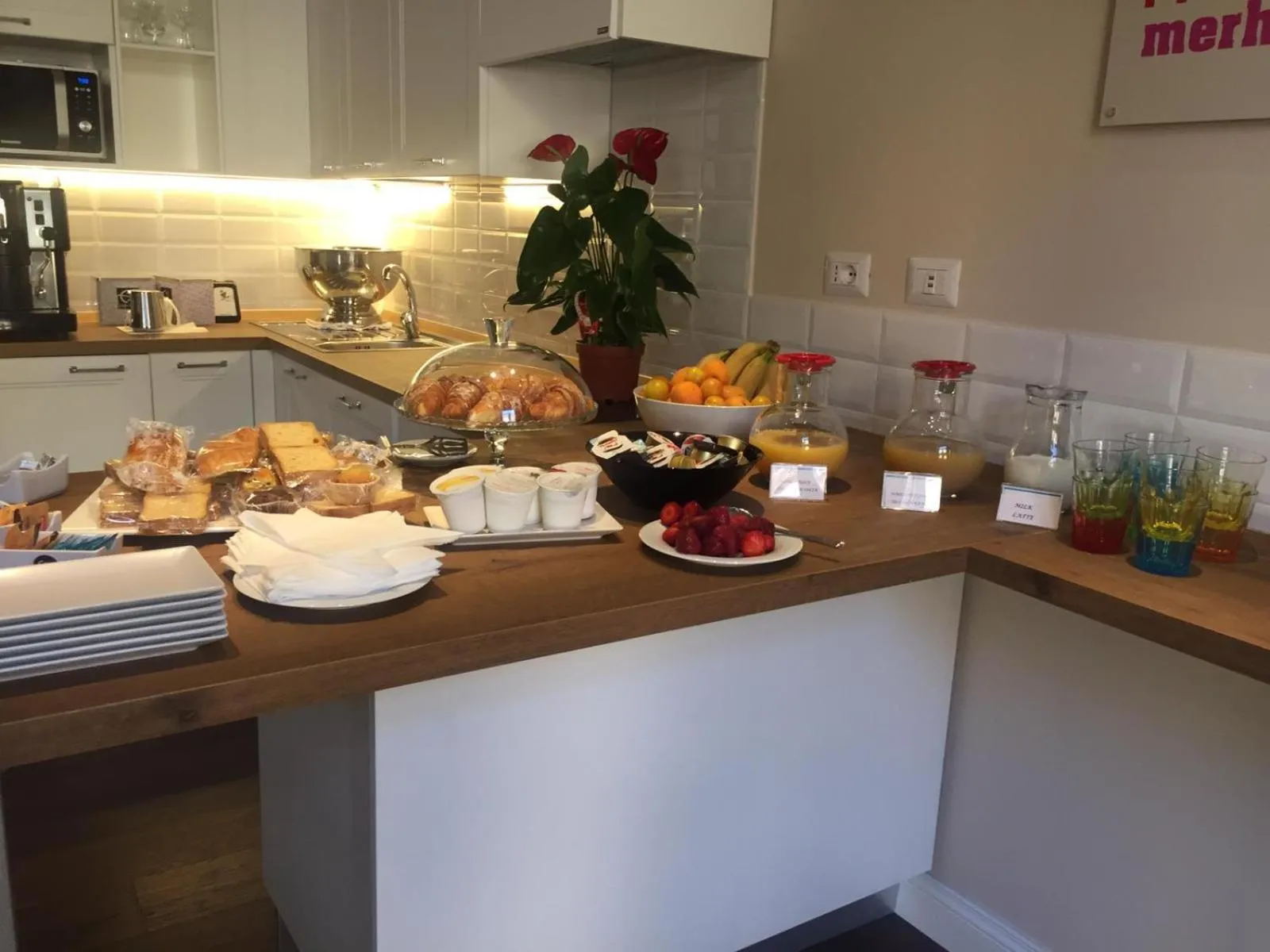 Breakfast in 7 Bell's House