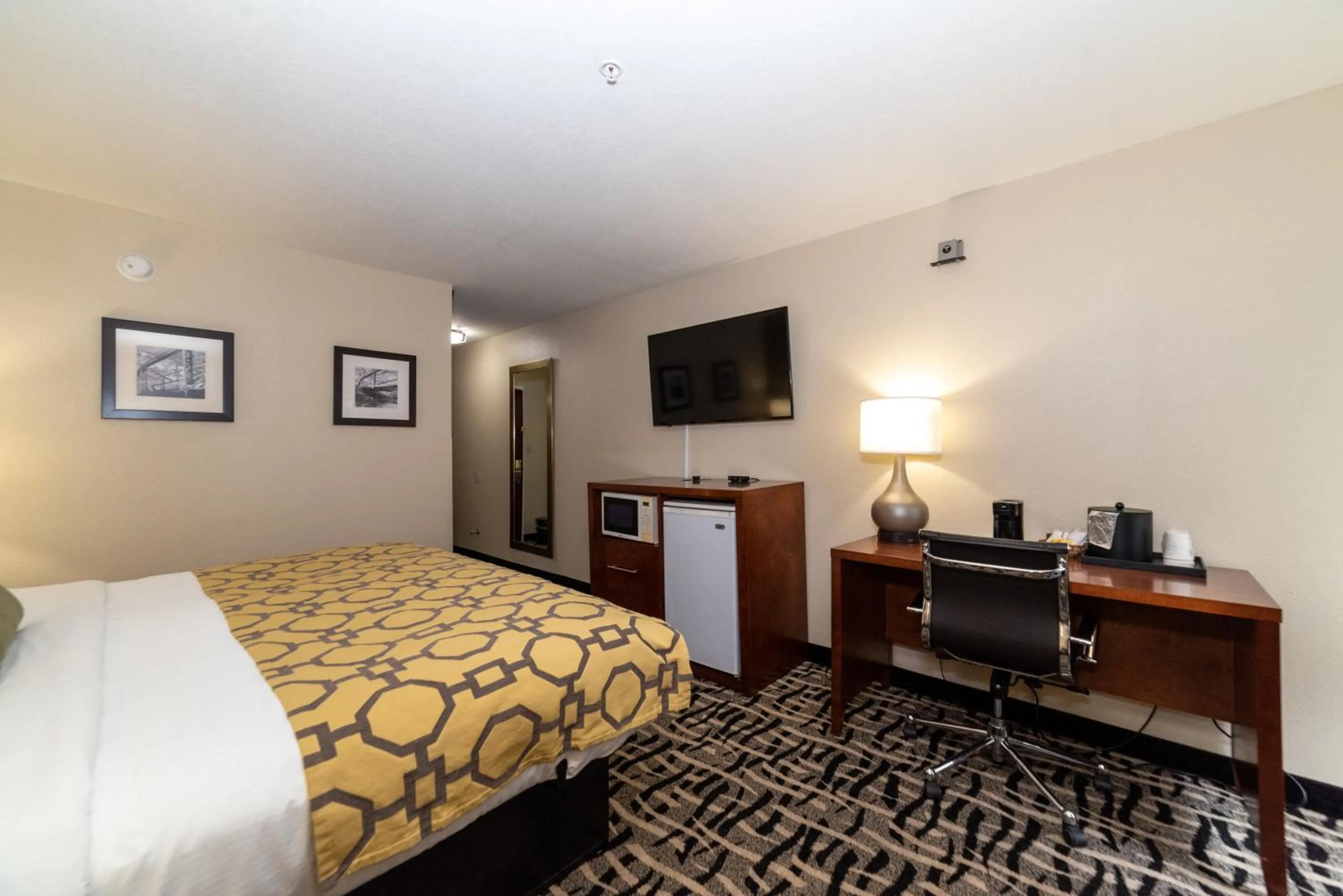 TV and multimedia, Bed in Baymont by Wyndham Caddo Valley/Arkadelphia