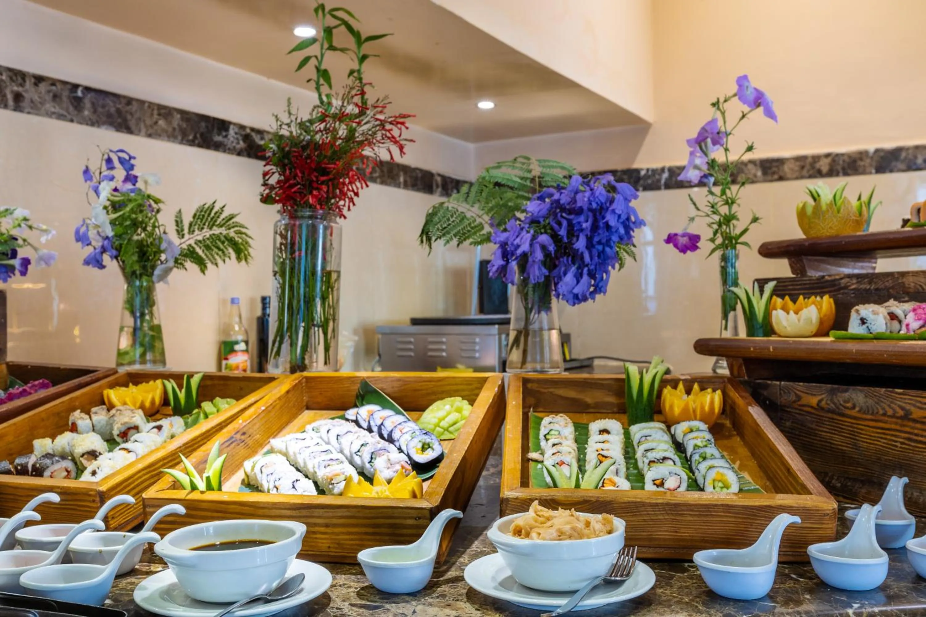 Food in Grand Palace - Couples only 18 years plus