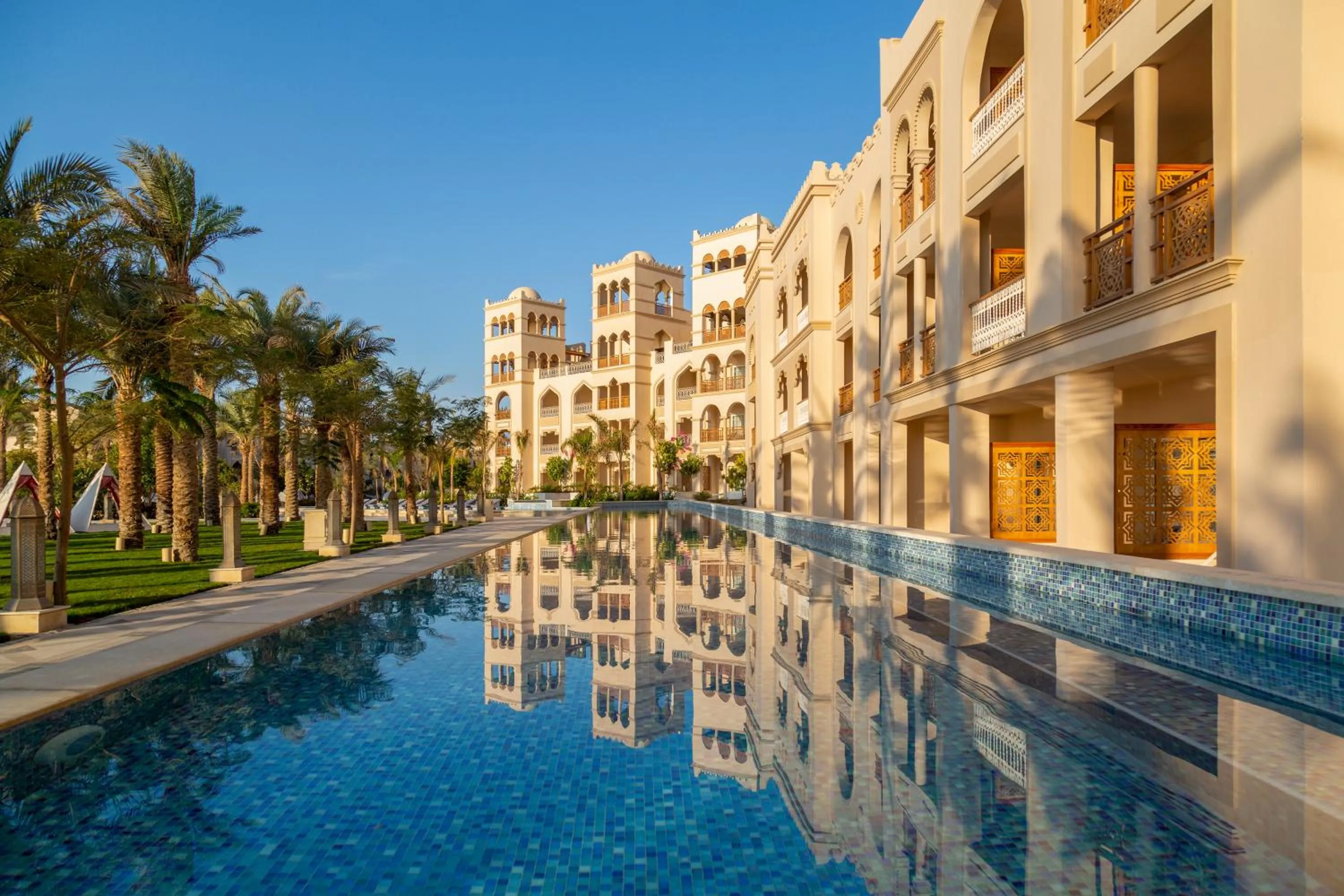 Property building in Grand Palace - Couples only 18 years plus