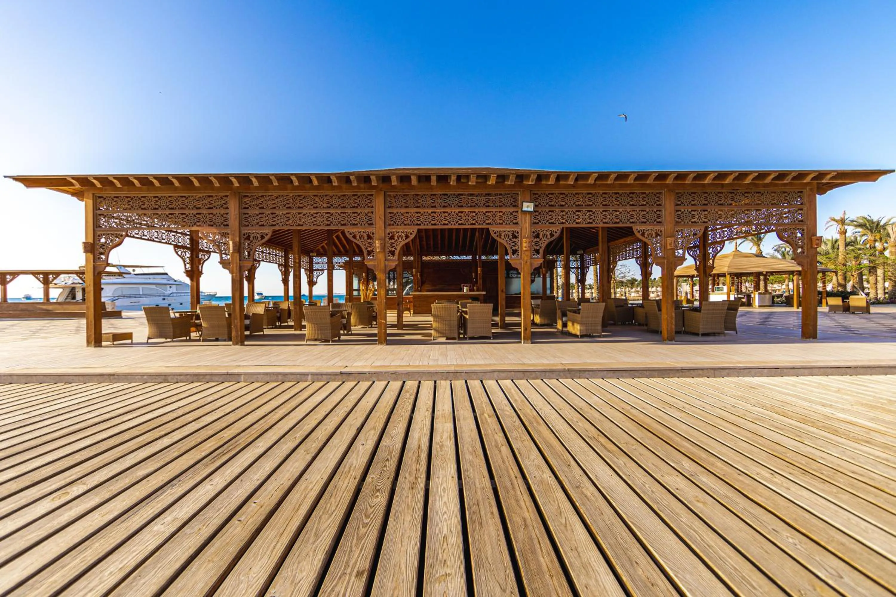 Restaurant/places to eat in Grand Palace - Couples only 18 years plus