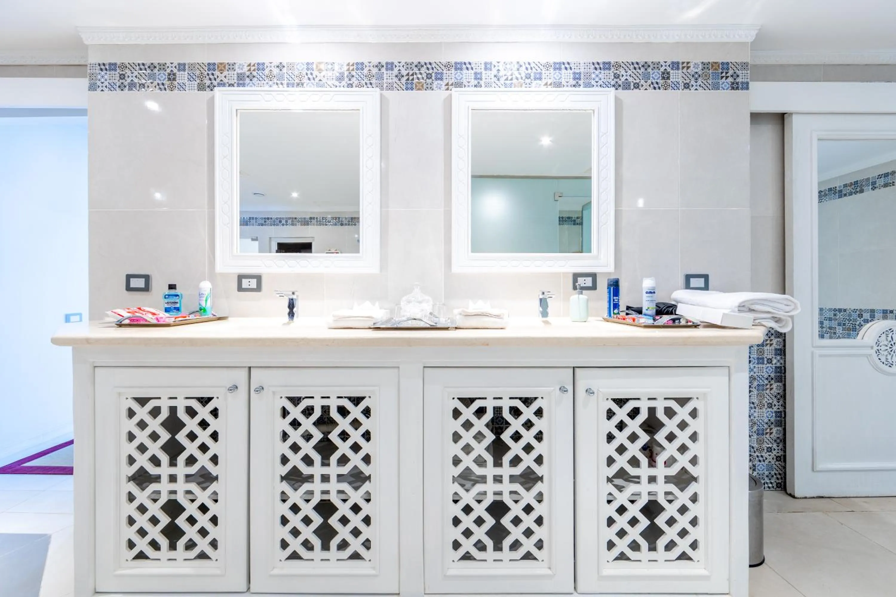 Bathroom in Grand Palace - Couples only 18 years plus