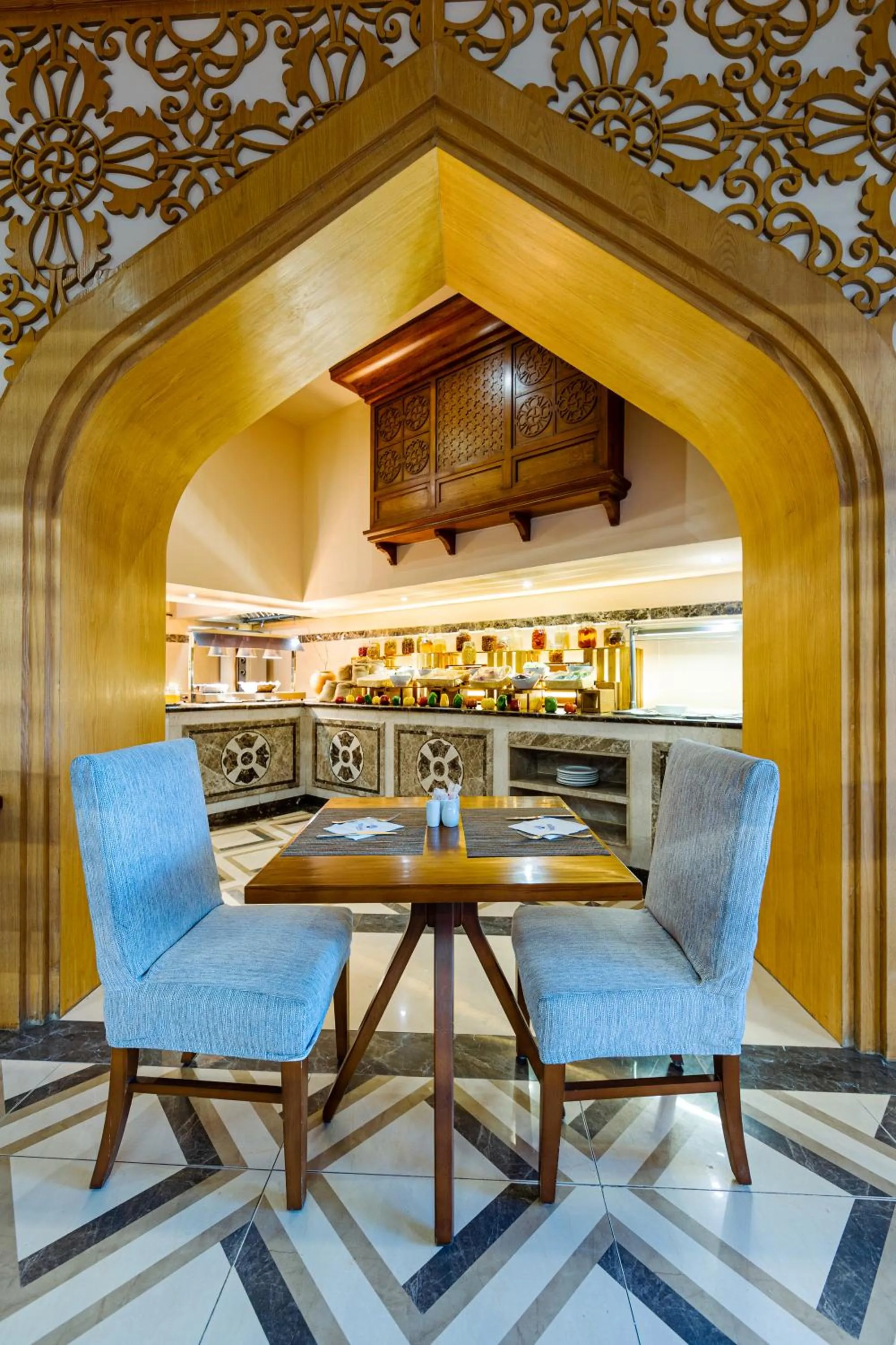 Restaurant/places to eat in Grand Palace - Couples only 18 years plus