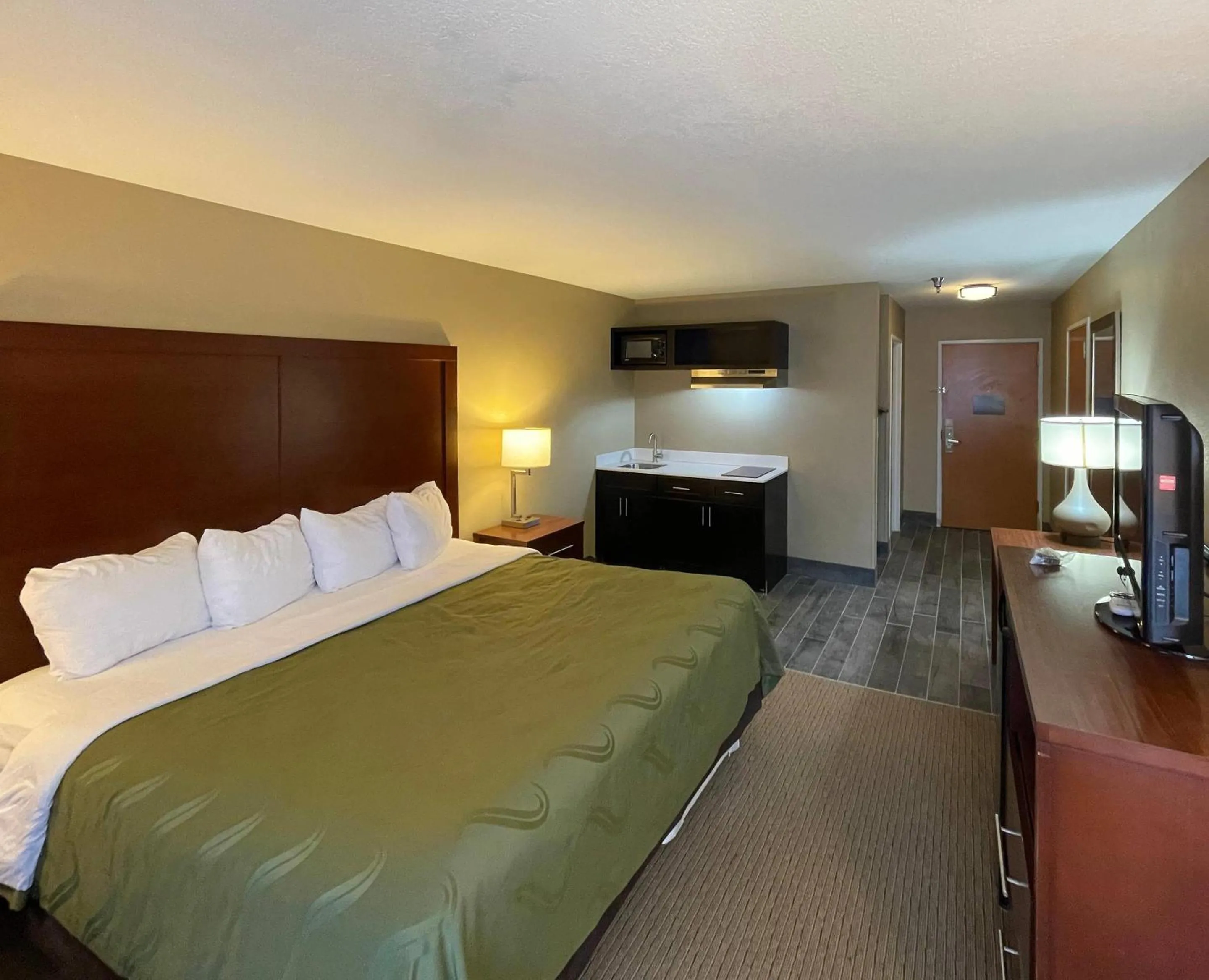 Bedroom, Bed in Quality Inn & Suites I-40 East