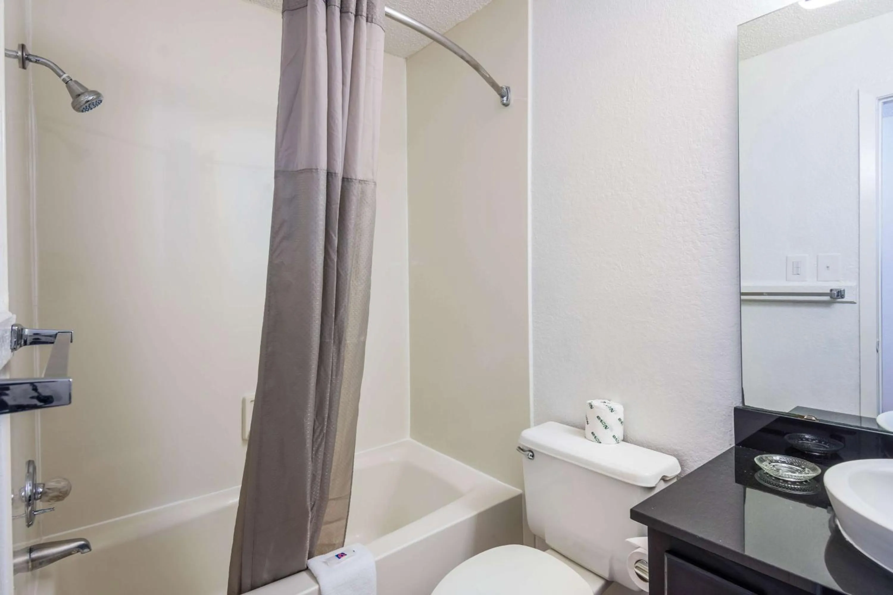 Bathroom in Motel 6-Hot Springs, AR