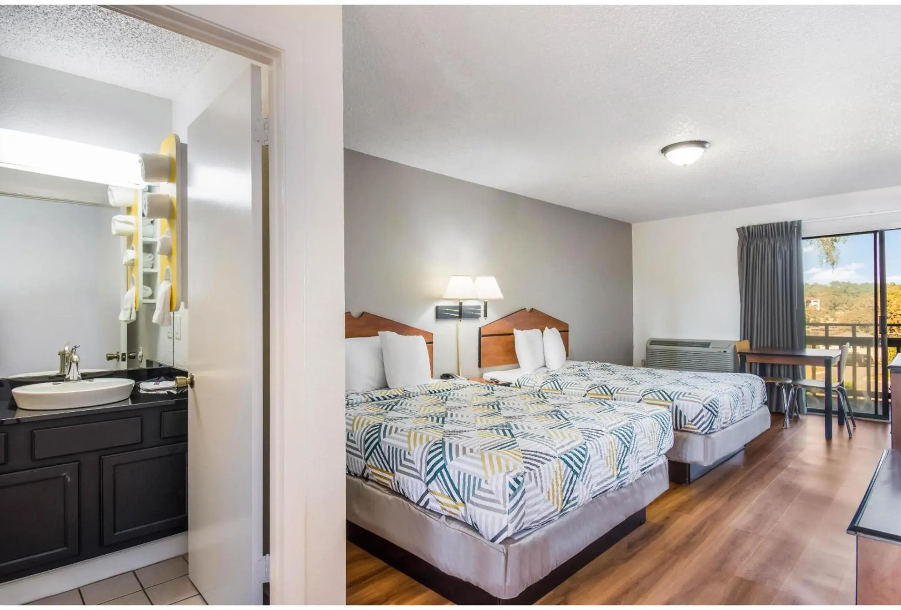 Deluxe Queen Room with Two Queen Beds - Smoking in Motel 6-Hot Springs, AR Deluxe Queen Room with Two Queen Beds - Smoking in Motel 6-Hot Springs, AR