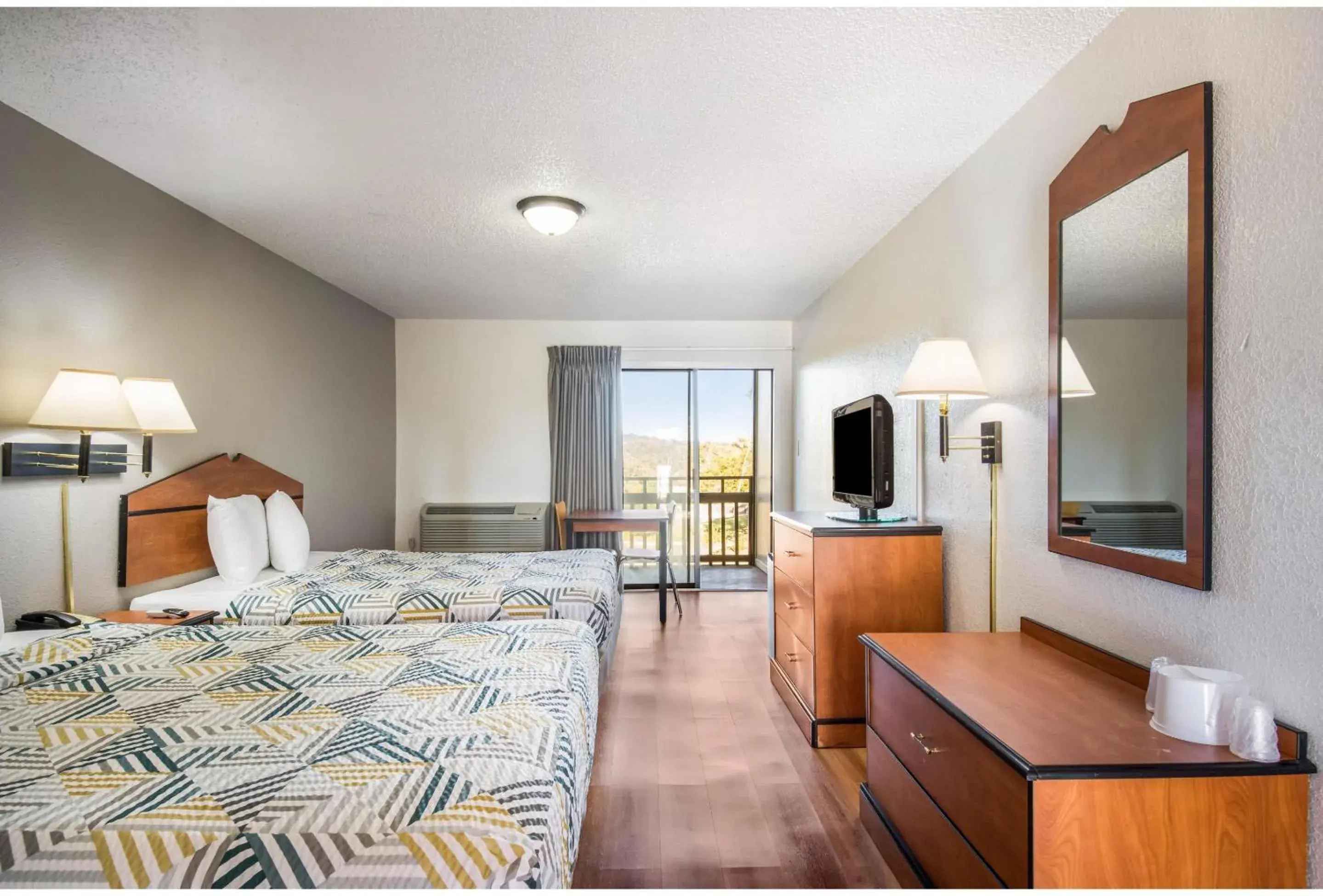 Deluxe Queen Room with Two Queen Beds - Non-Smoking in Motel 6-Hot Springs, AR Deluxe Queen Room with Two Queen Beds - Non-Smoking in Motel 6-Hot Springs, AR