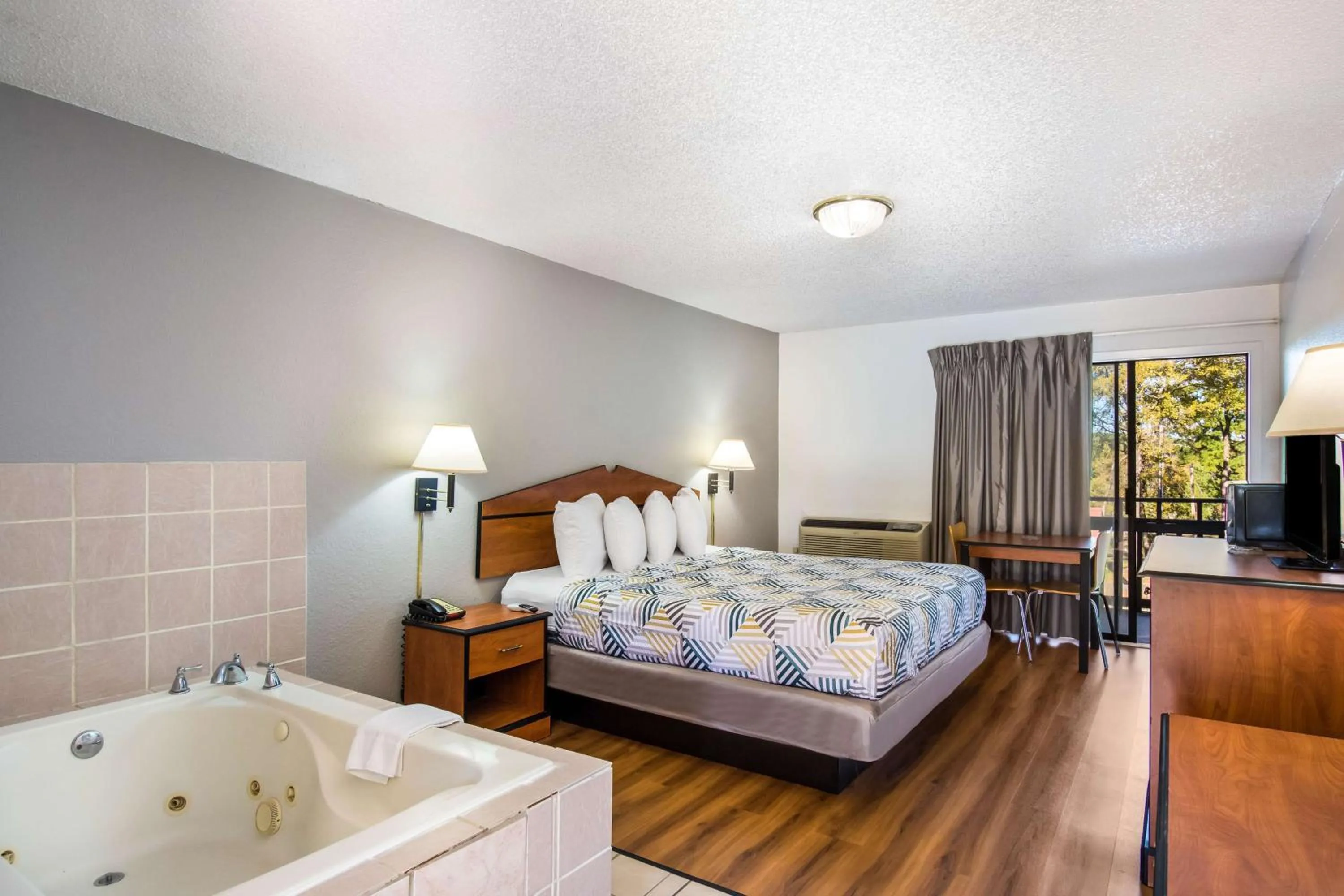 Bedroom, Bed in Motel 6-Hot Springs, AR