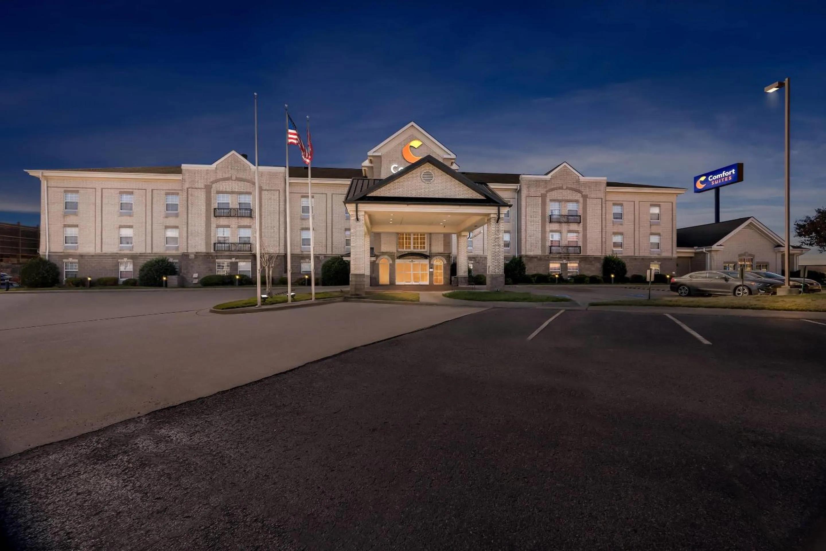 Property building in Comfort Suites Conway