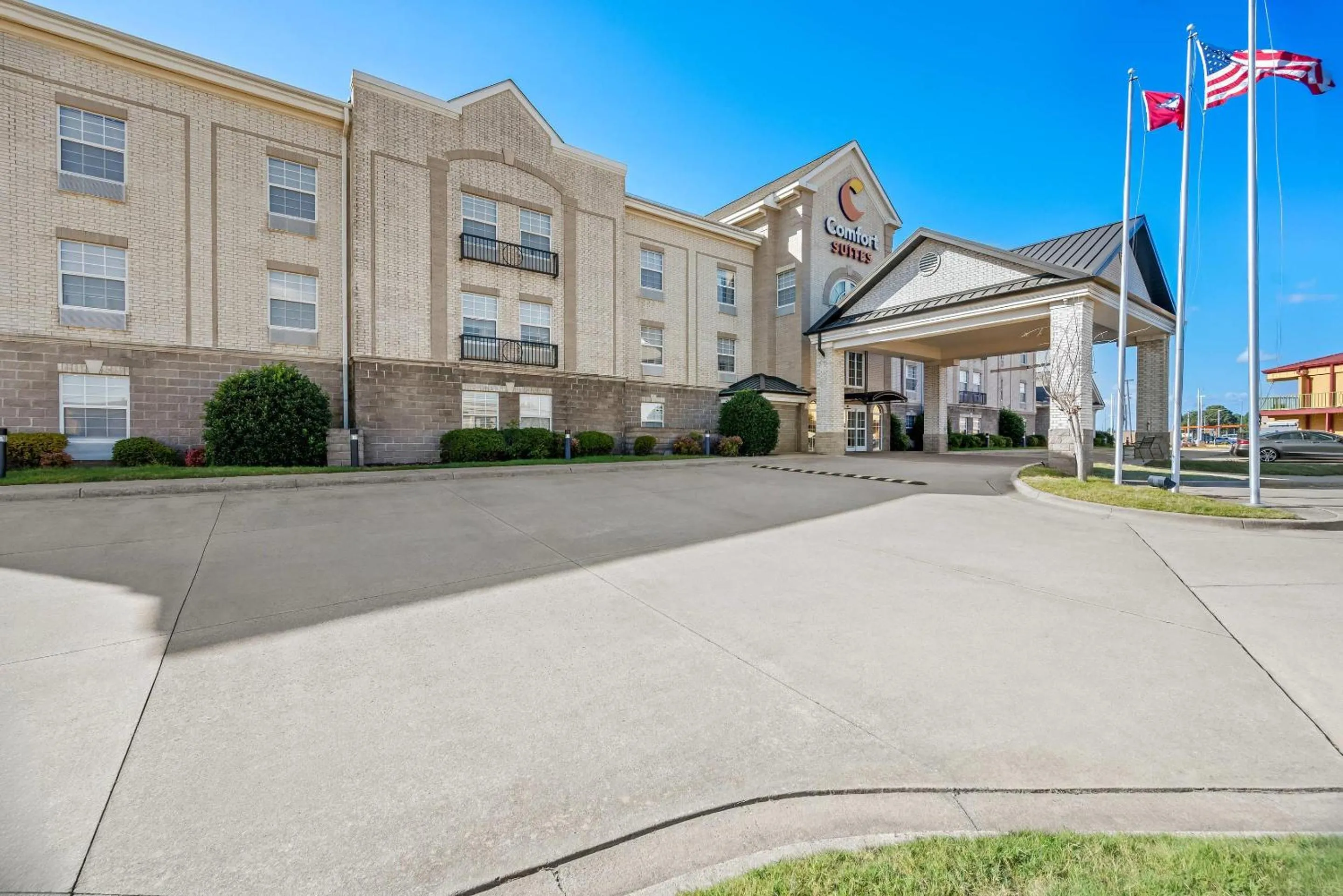 Property building in Comfort Suites Conway