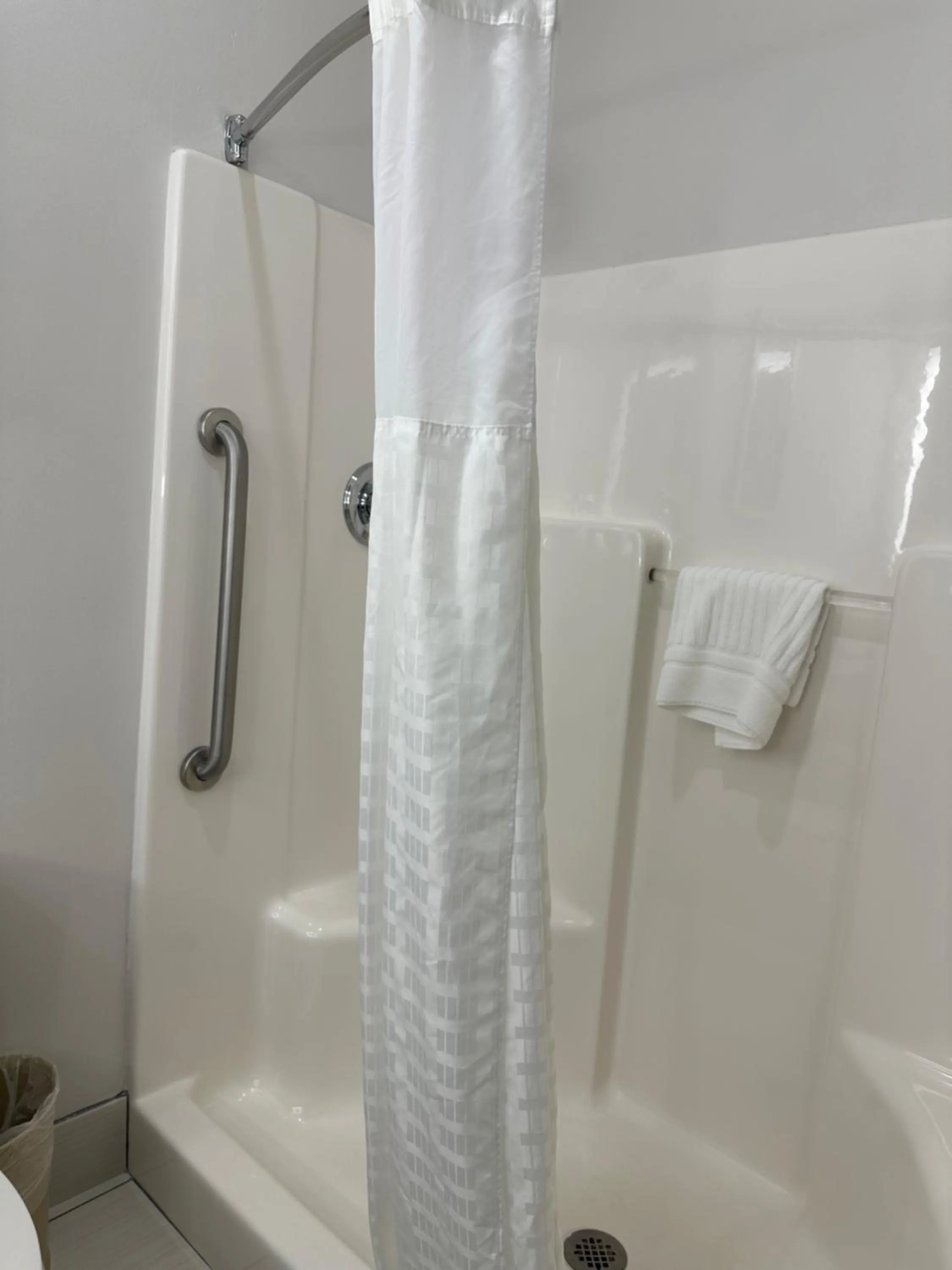 Shower in Comfort Inn & Suites Russellville I-40