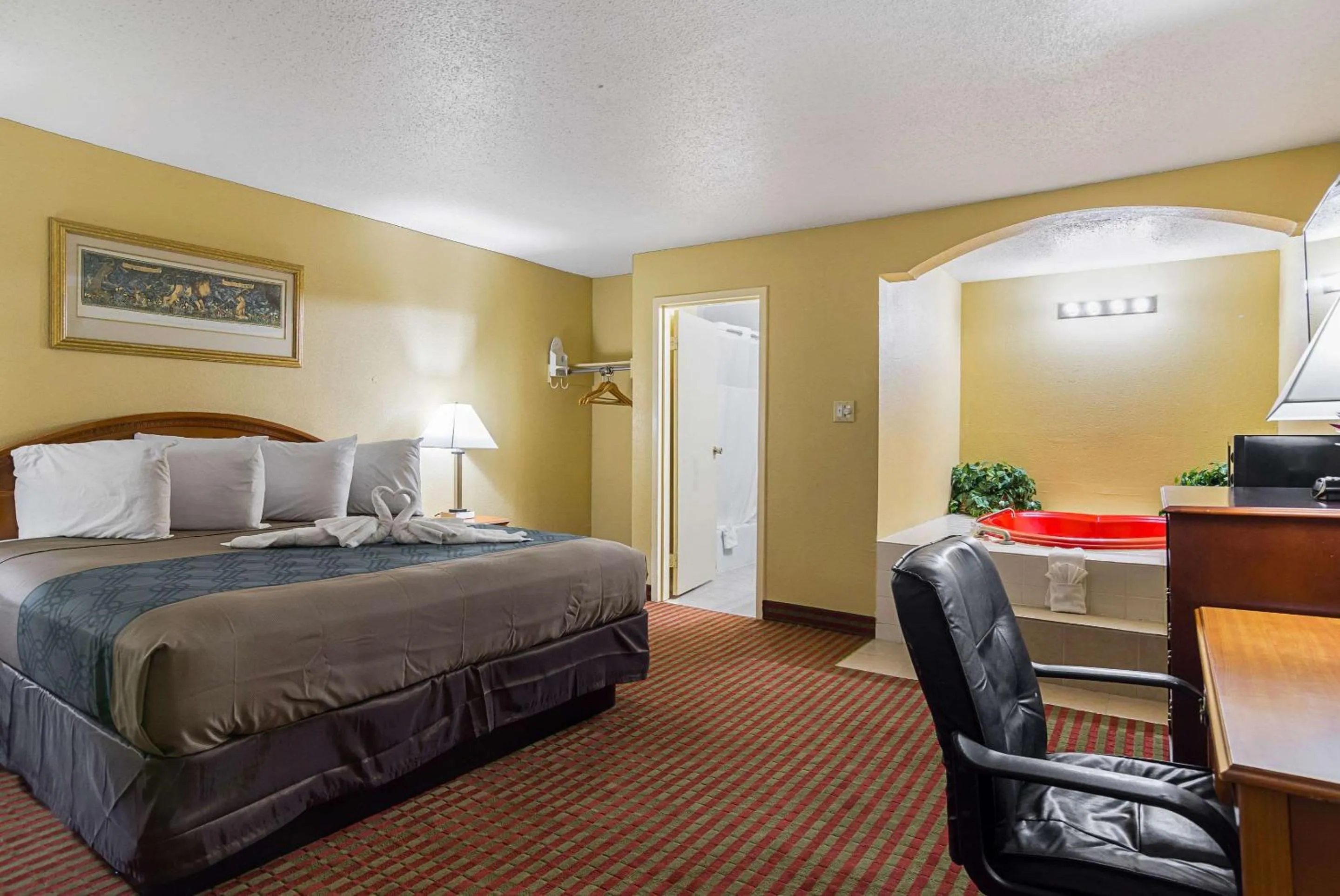 Photo of the whole room, Bed in Econo Lodge Jacksonville near Little Rock Air Force Base