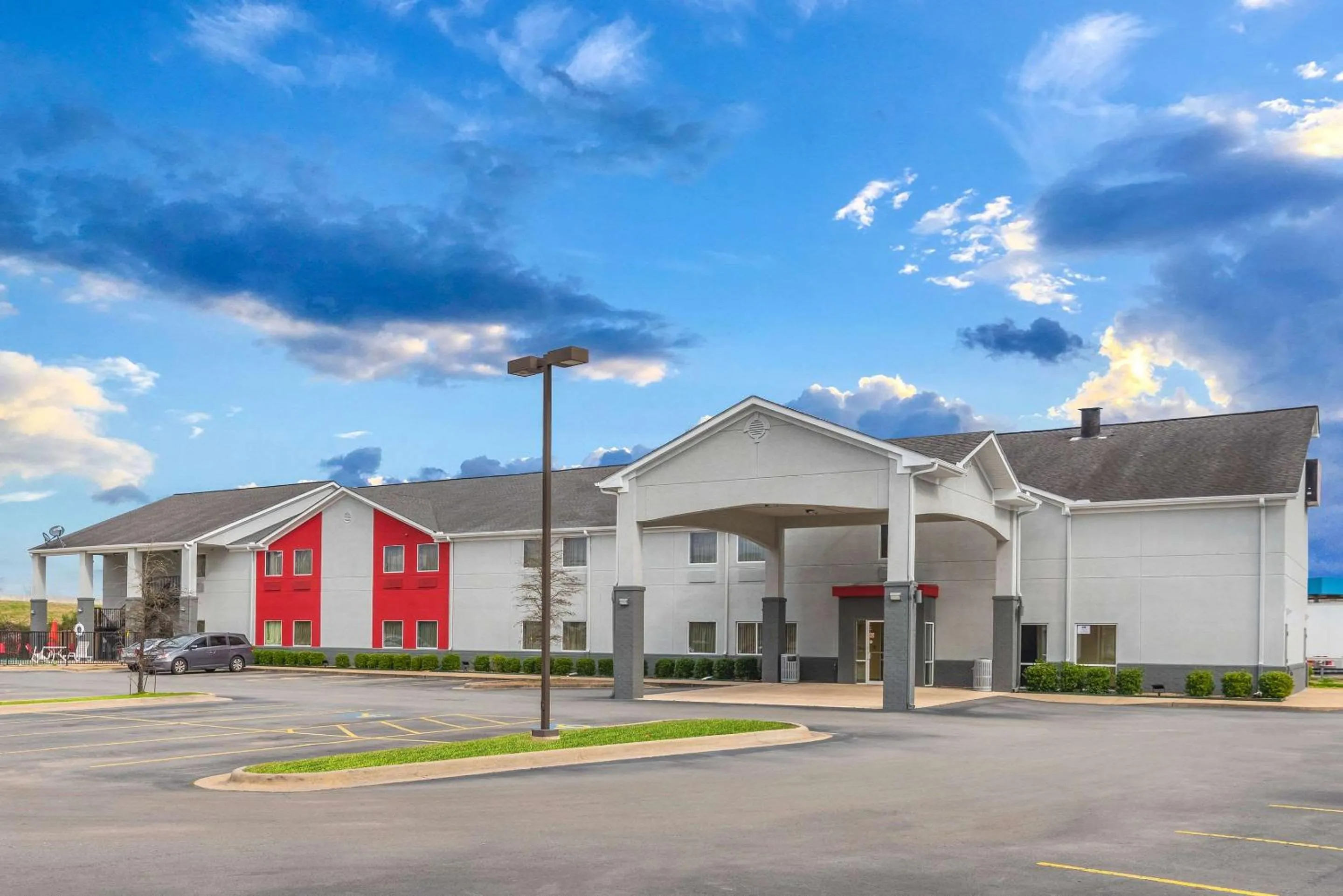 Property building in Econo Lodge Inn & Suites Pritchard Road North Little Rock