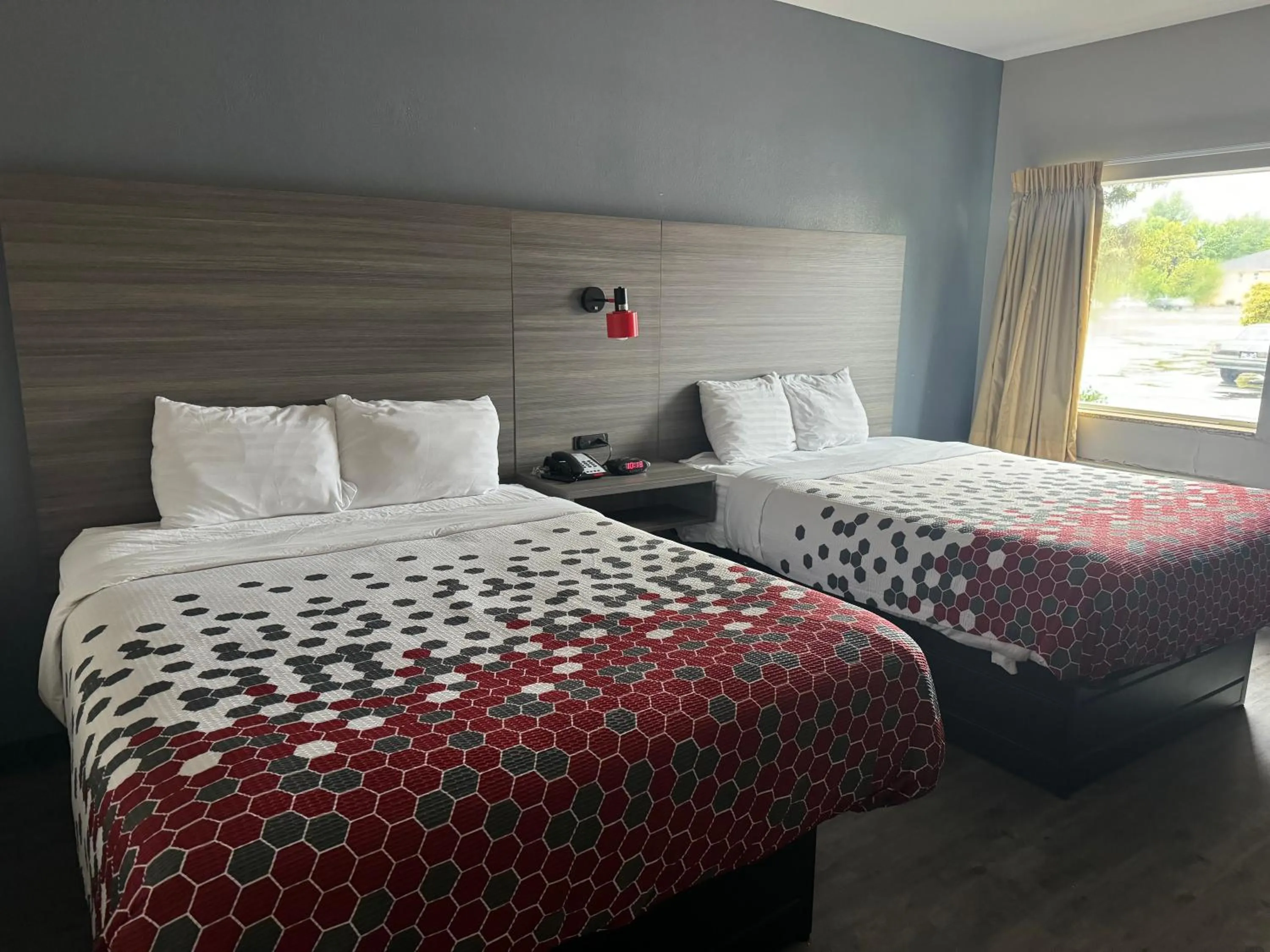 Bed in Econo Lodge Inn & Suites Pritchard Road North Little Rock