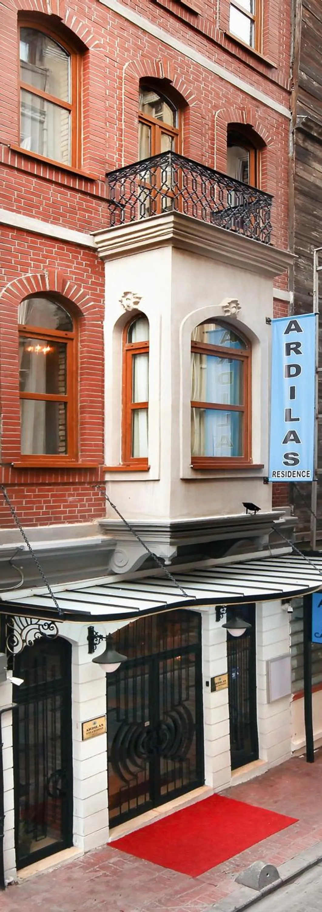 Property building in Ardilas Residence