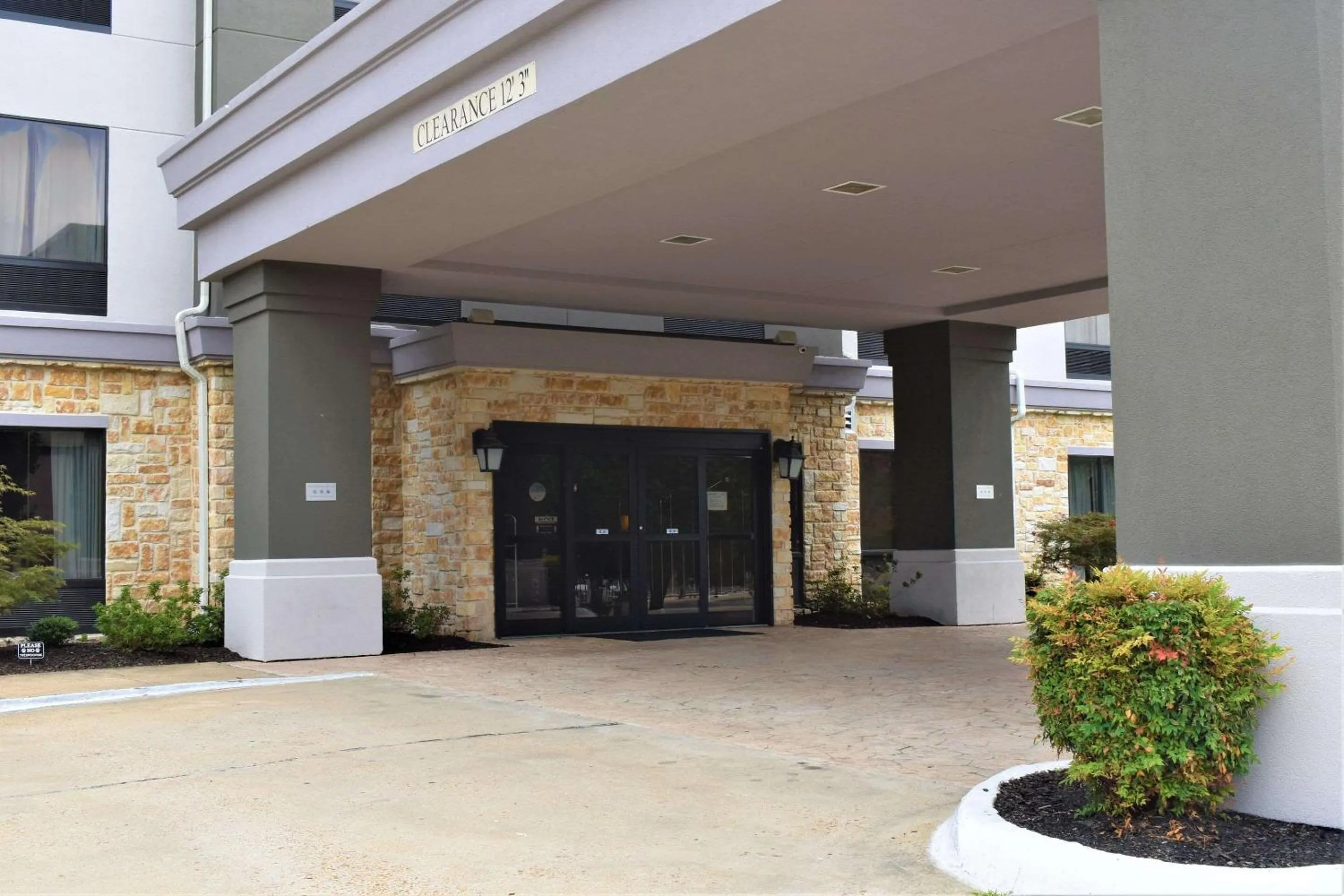 Property building in Comfort Suites Forrest City