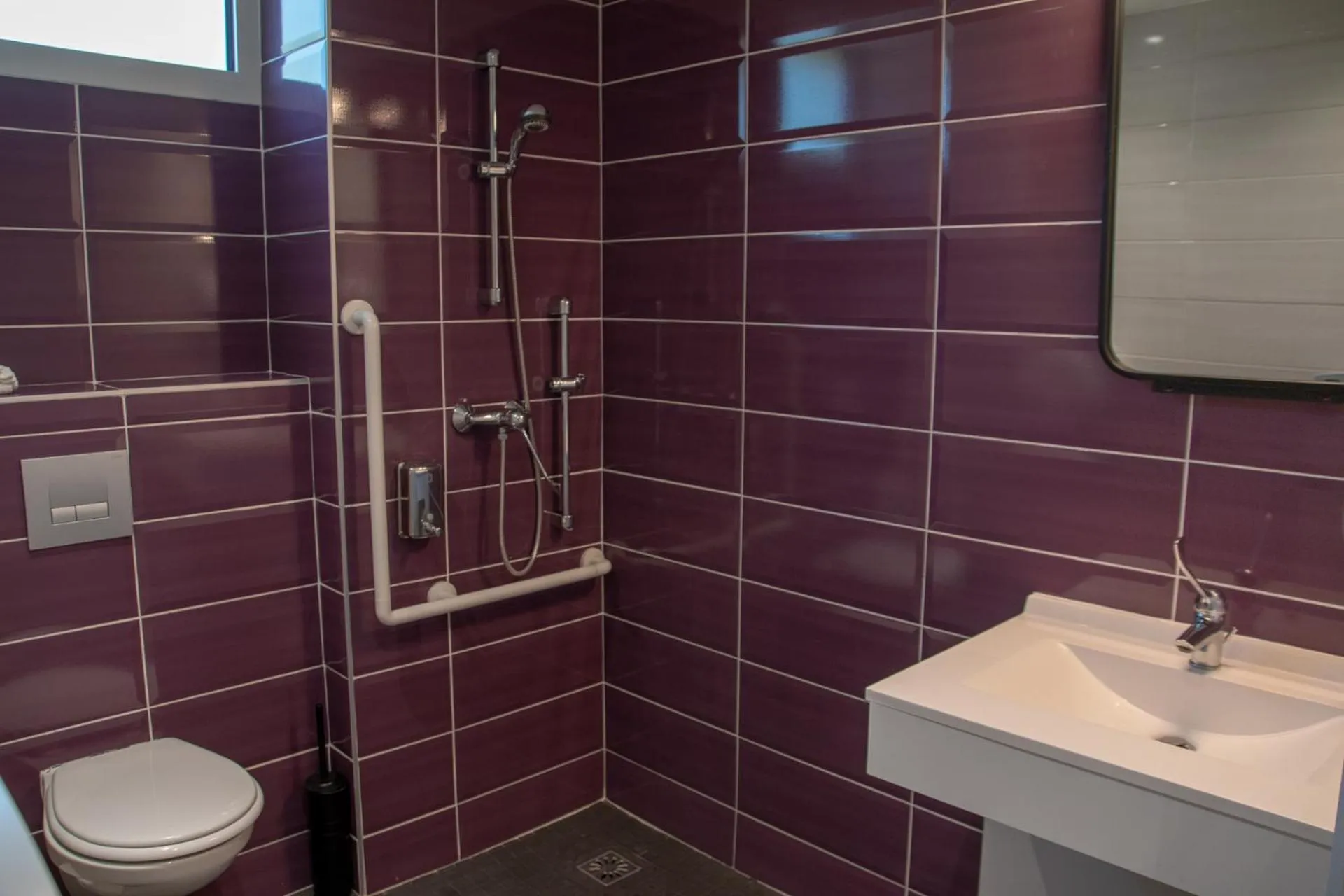 Shower in The People - Paris Bercy